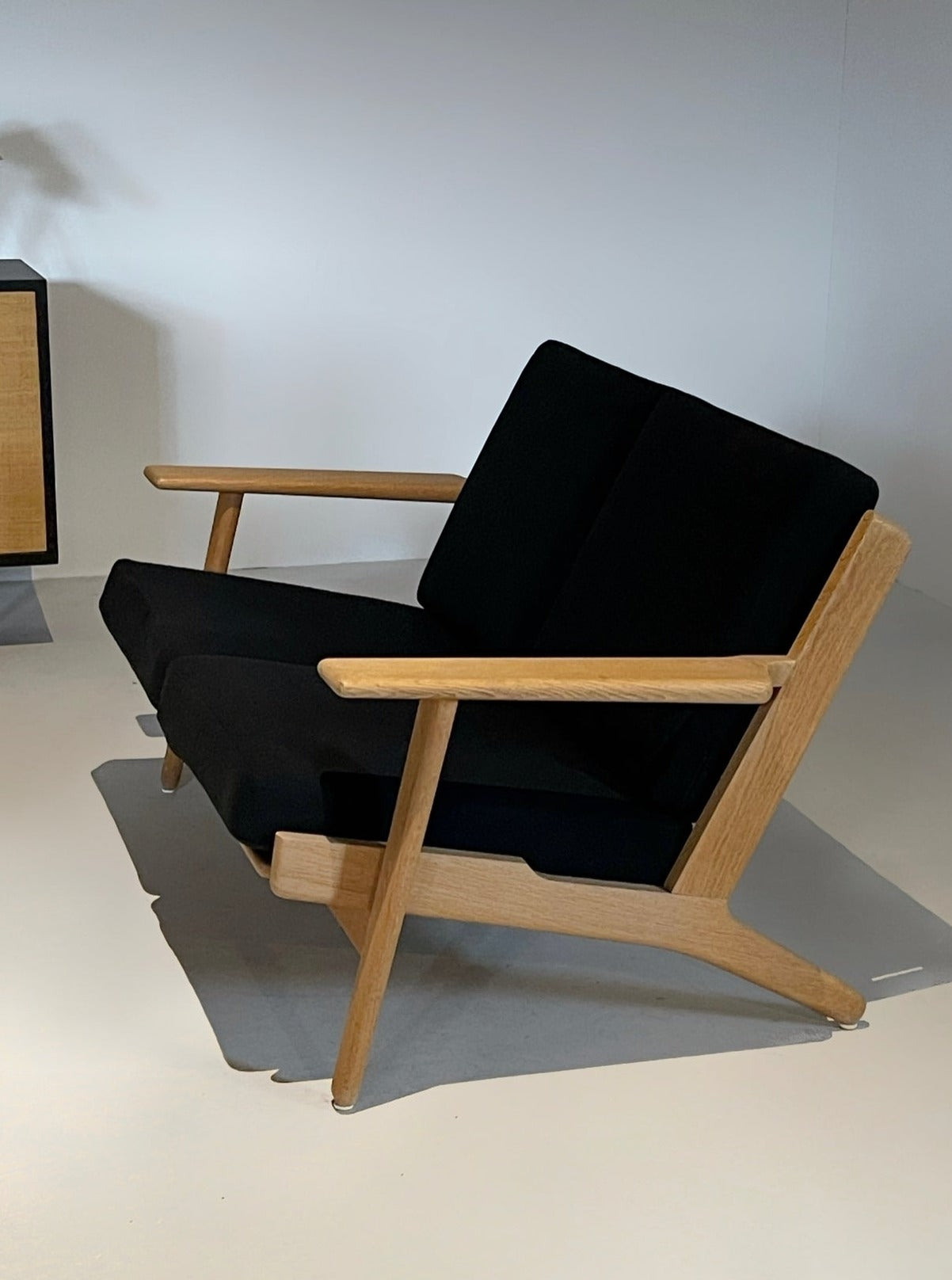 GE290 sofa in oak by Hans J. Wegner