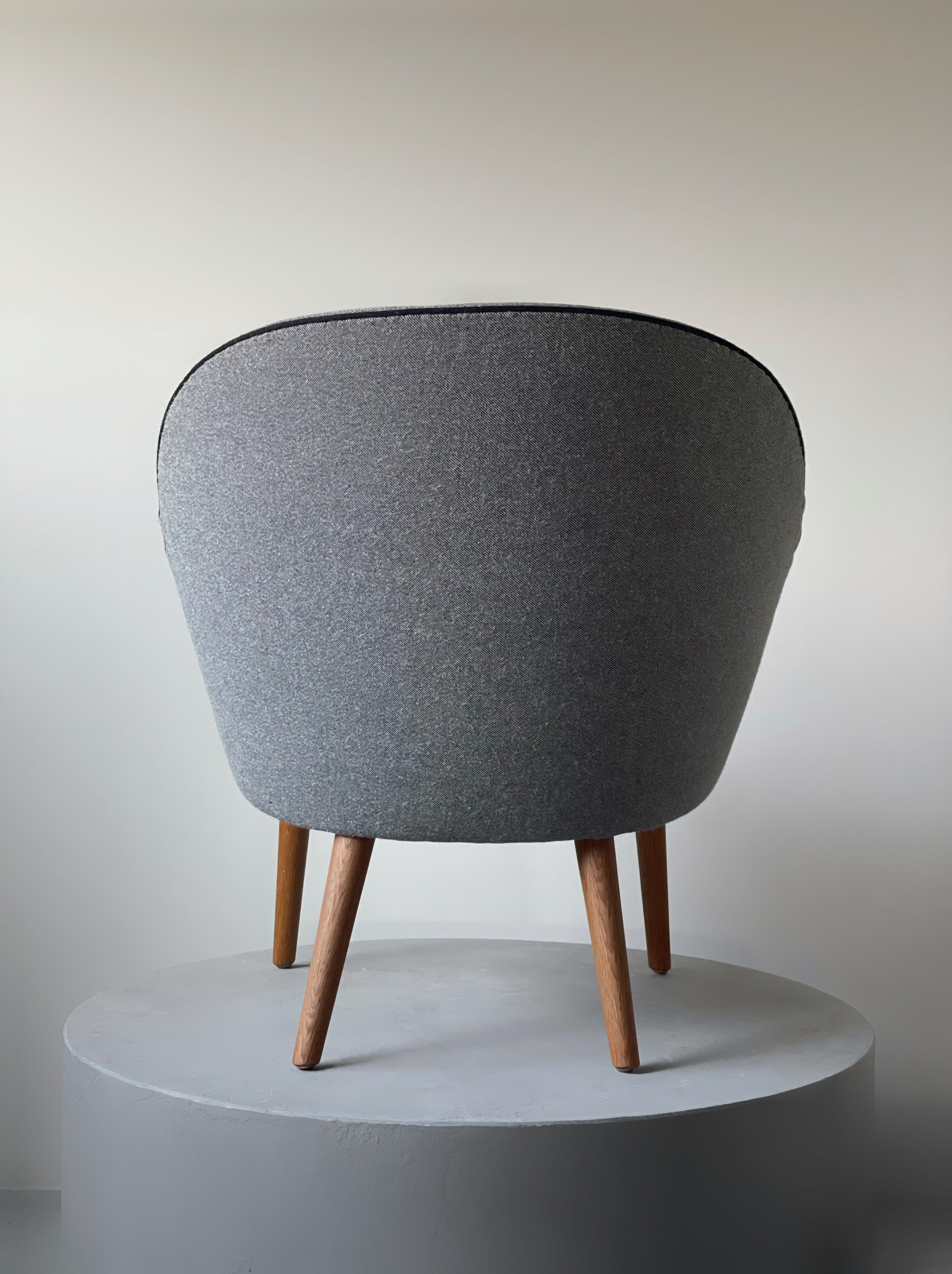 Swedish shell lounge chair