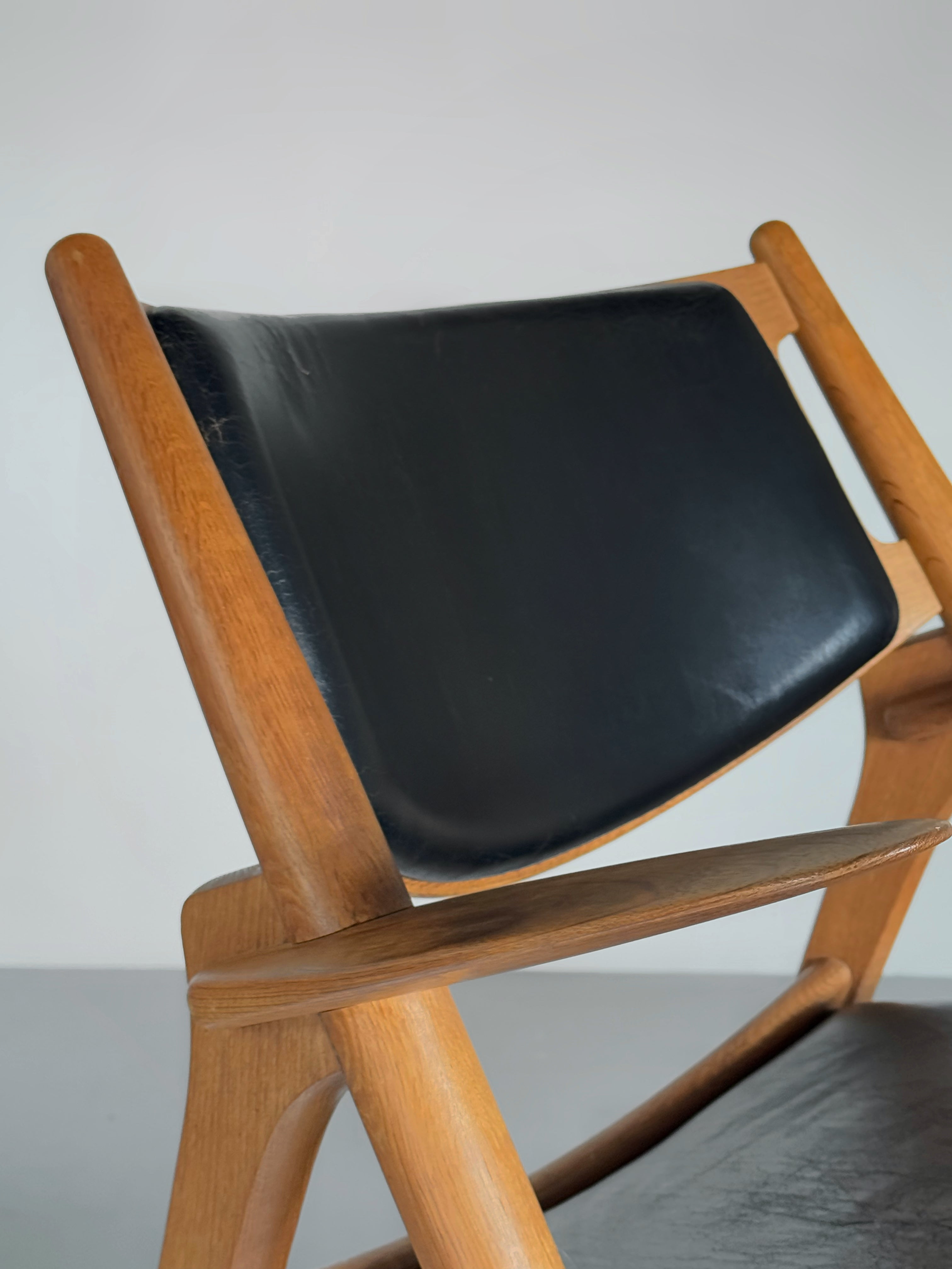 CH28 sawbuck chair by Hans J. Wegner for Carl Hansen & Søn