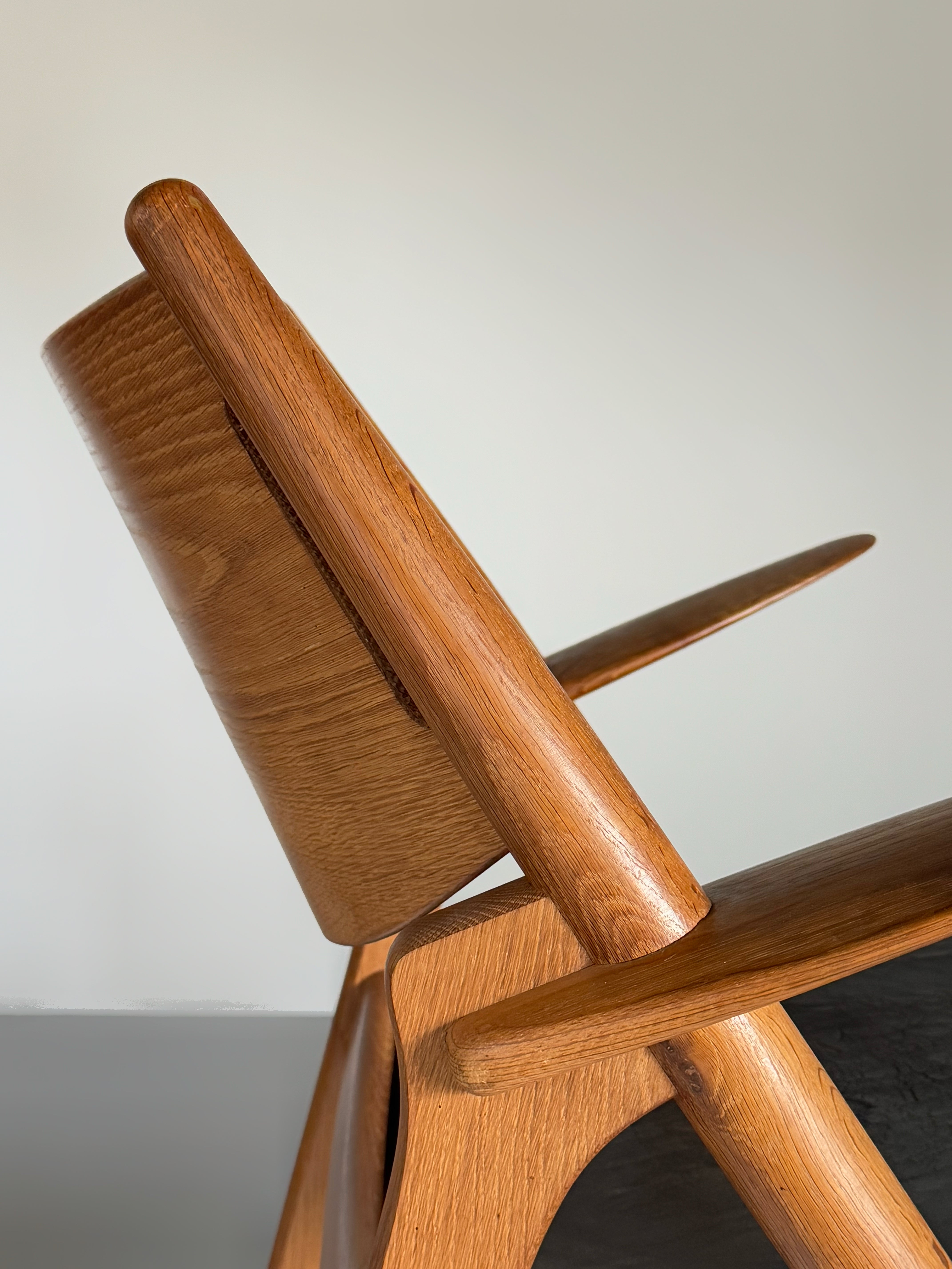 CH28 sawbuck chair by Hans J. Wegner for Carl Hansen & Søn