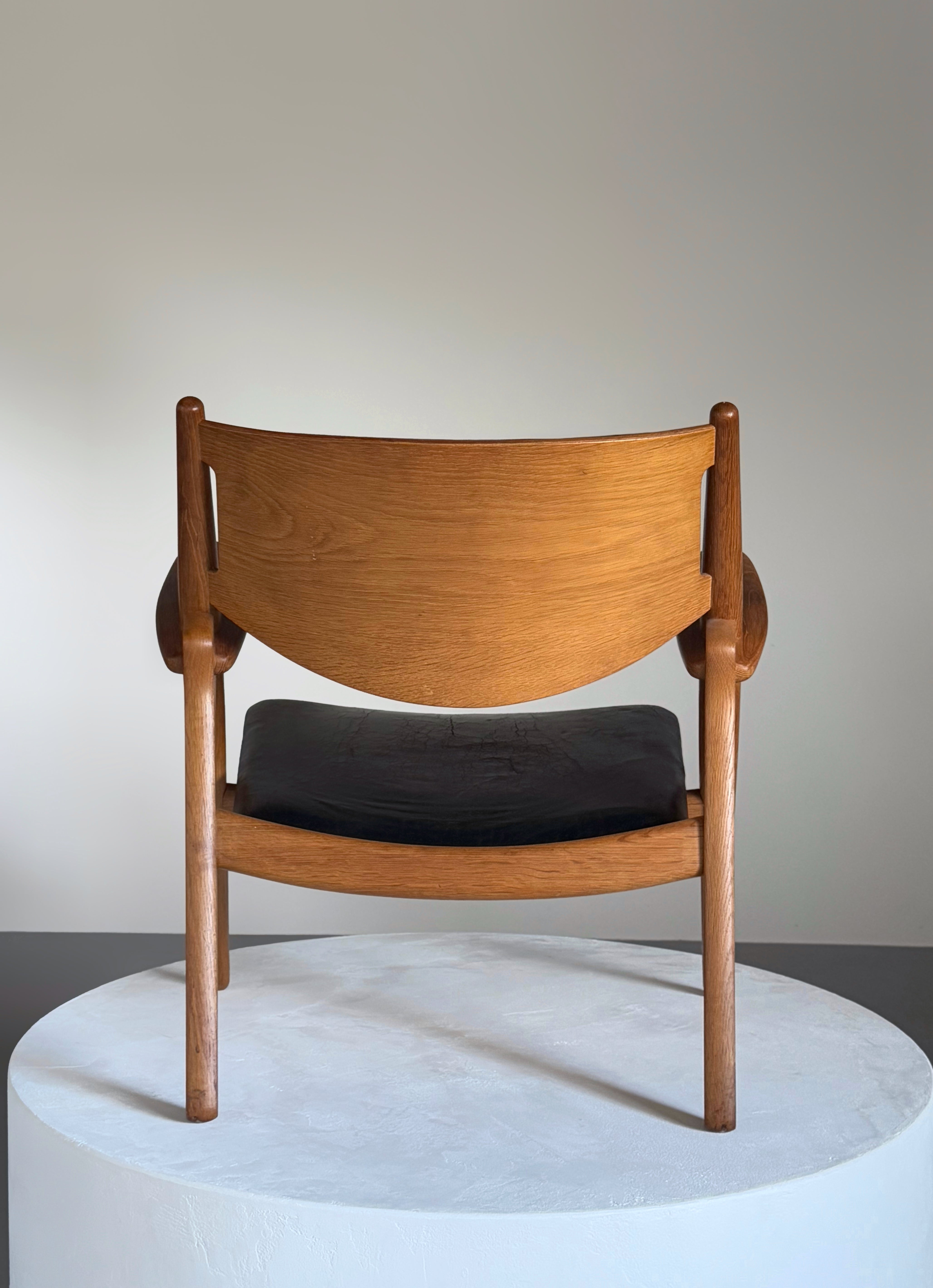 CH28 sawbuck chair by Hans J. Wegner for Carl Hansen & Søn