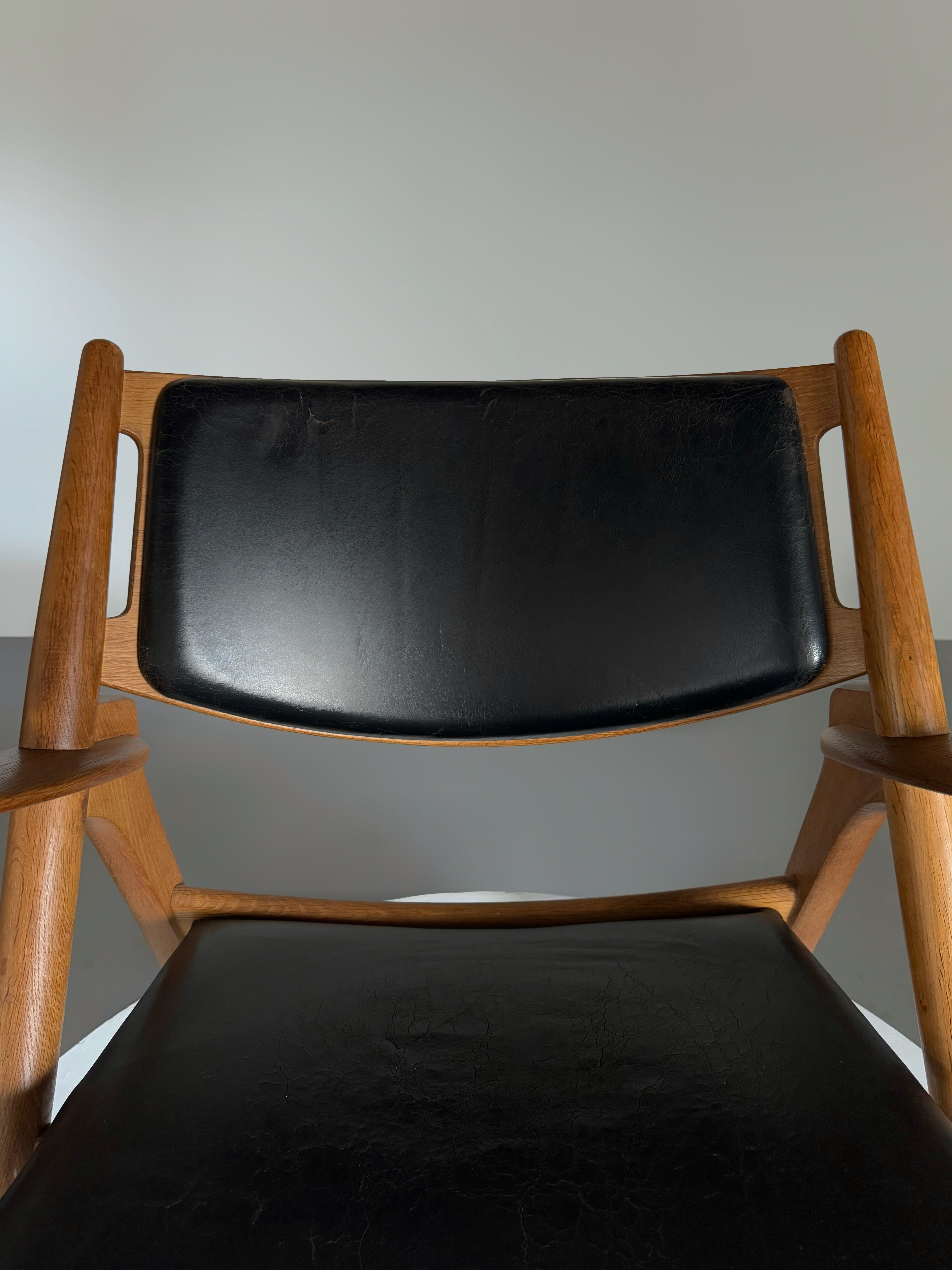CH28 sawbuck chair by Hans J. Wegner for Carl Hansen & Søn