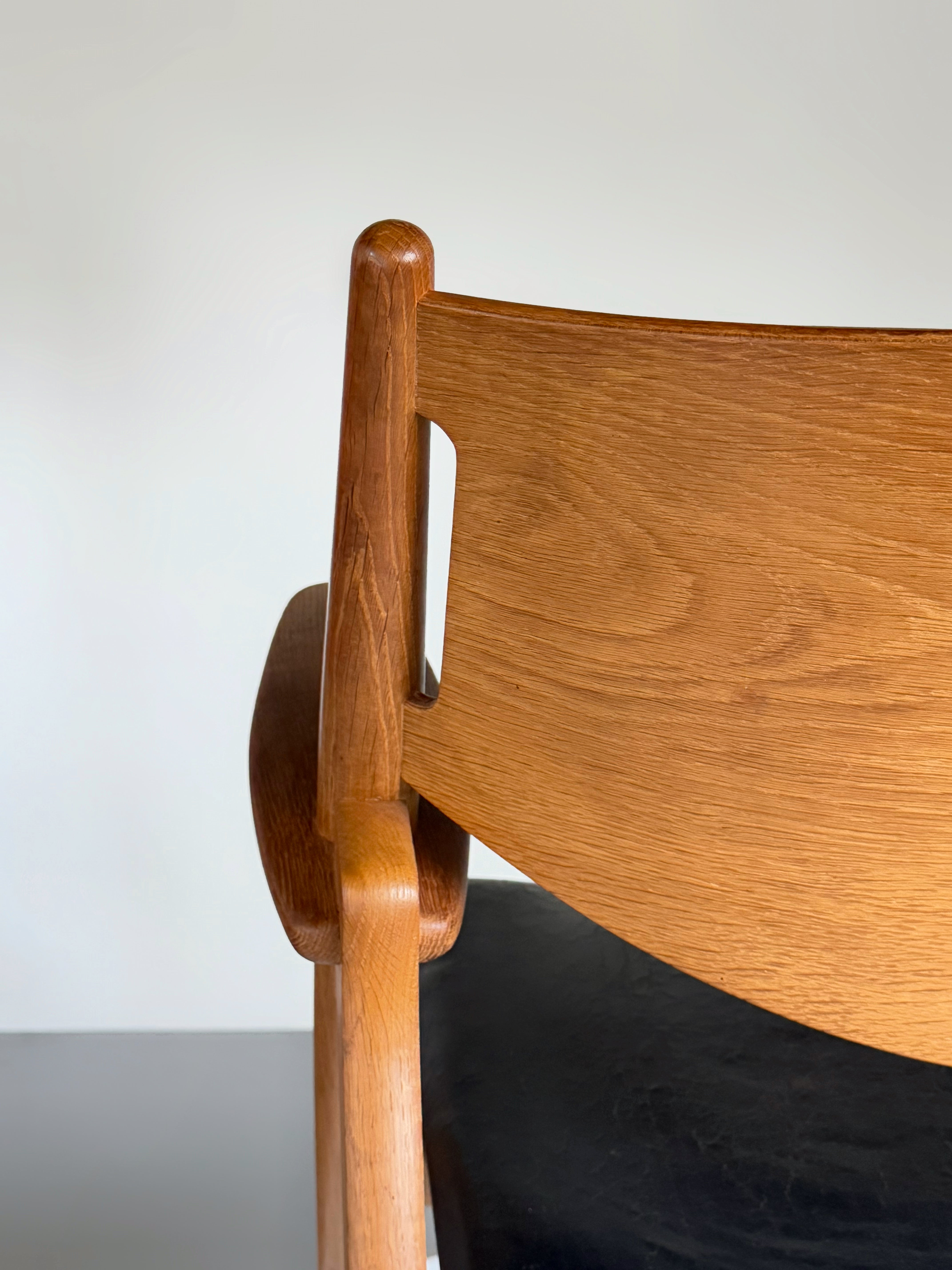 CH28 sawbuck chair by Hans J. Wegner for Carl Hansen & Søn