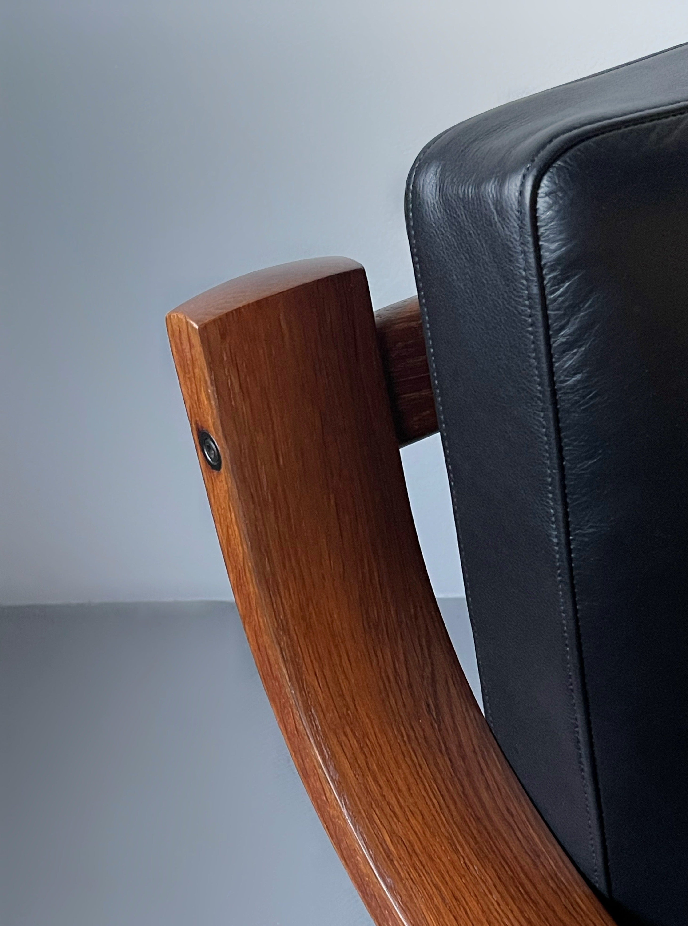 GE530 in dark stained oak by Hans J. Wegner