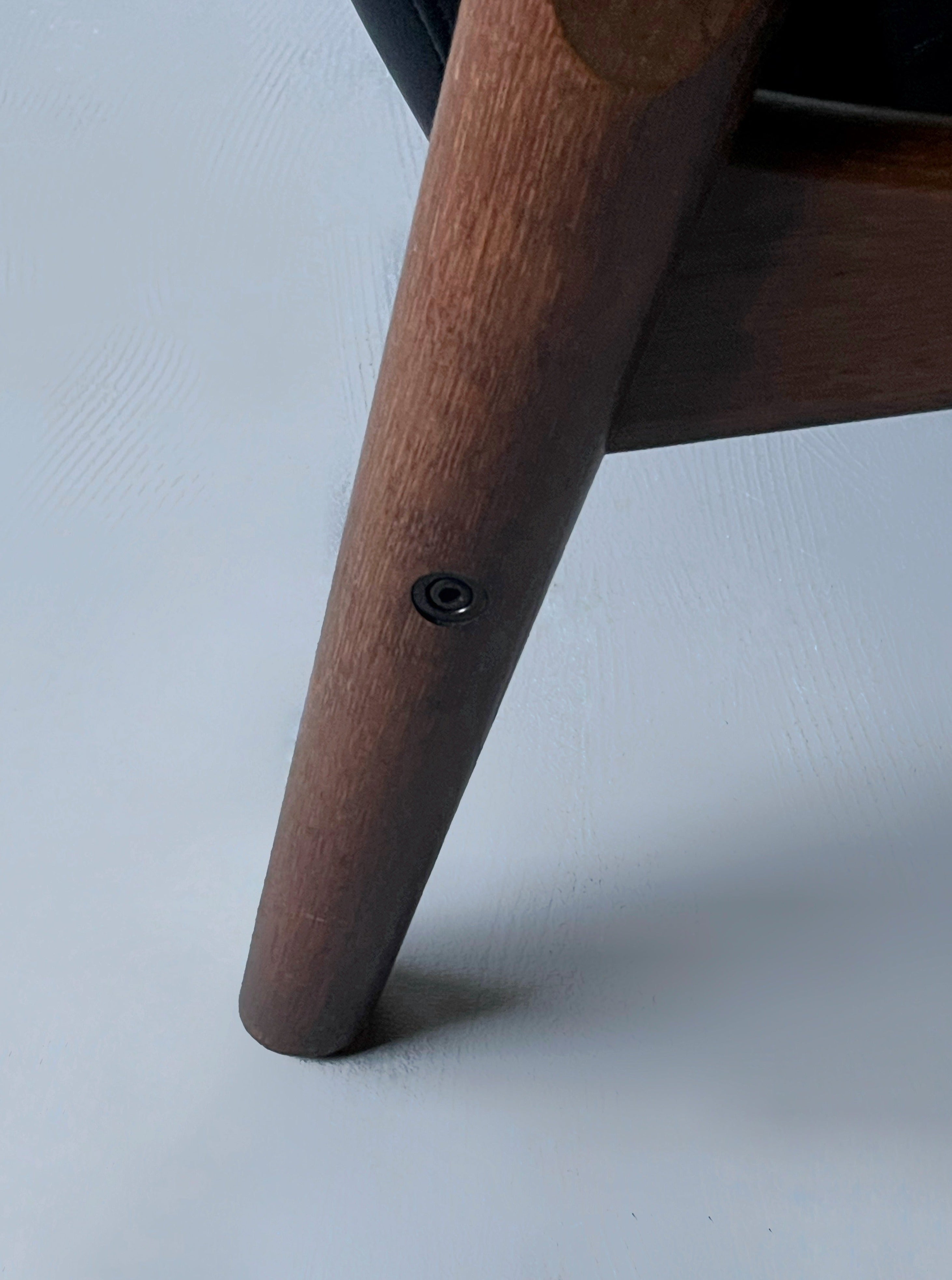 GE530 in dark stained oak by Hans J. Wegner