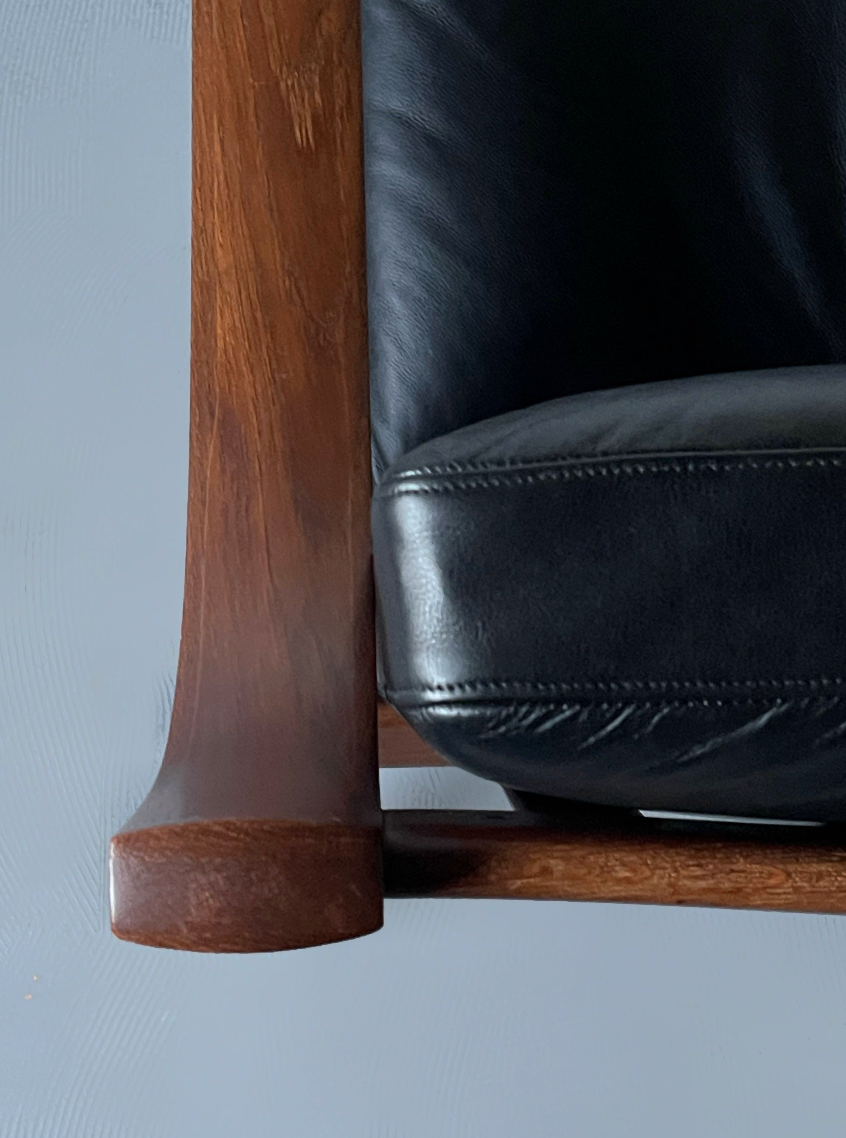 GE530 in dark stained oak by Hans J. Wegner