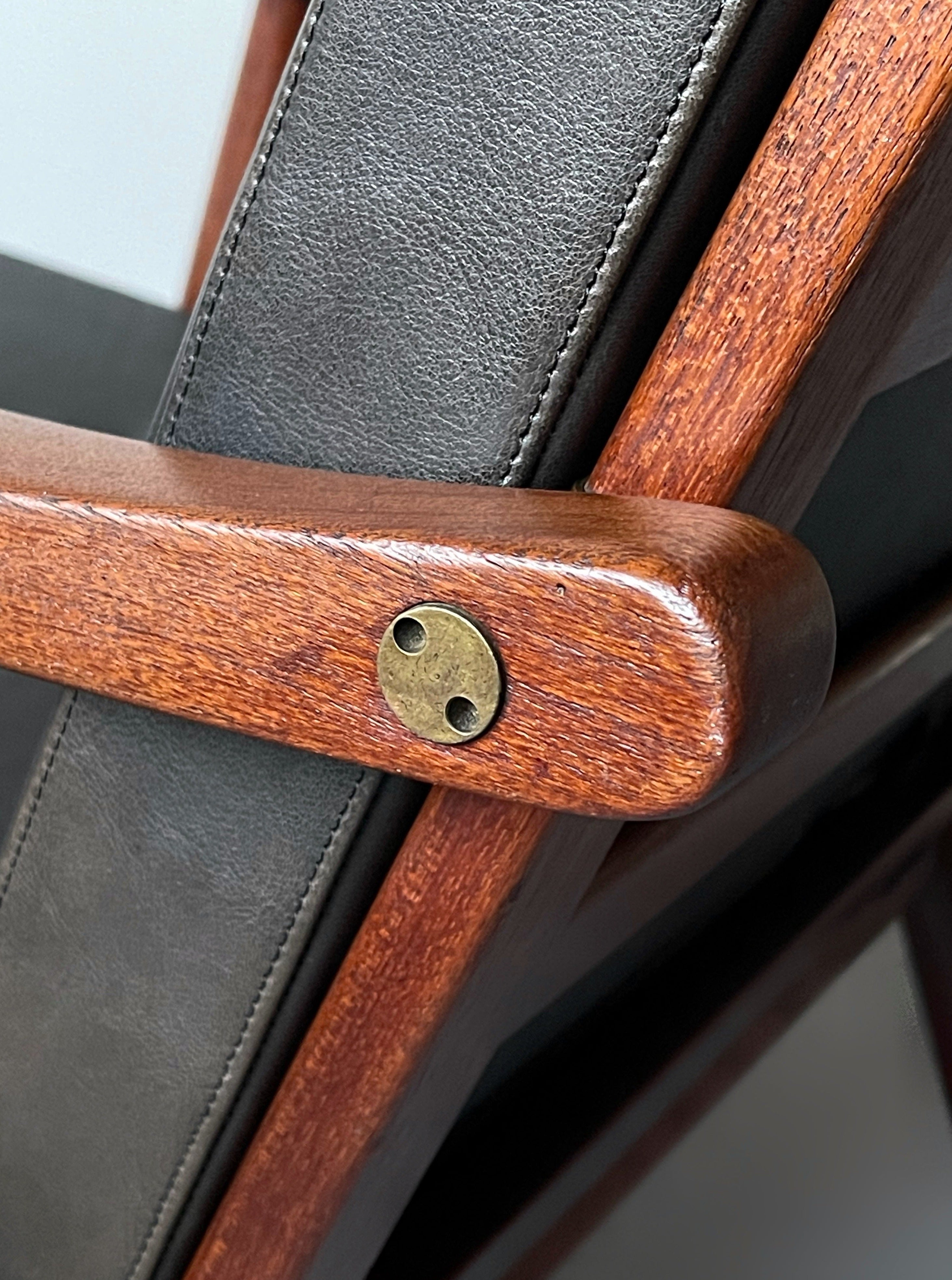 GE 270 lounge chair in teak by Hans J. Wegner