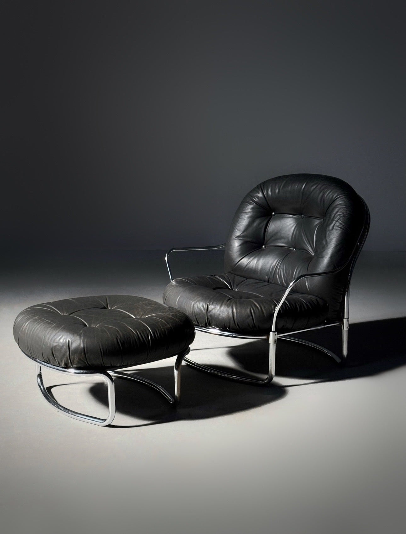 "915" Black Leather Armchair & Ottoman by Carlo de Carli, Italy 1960s