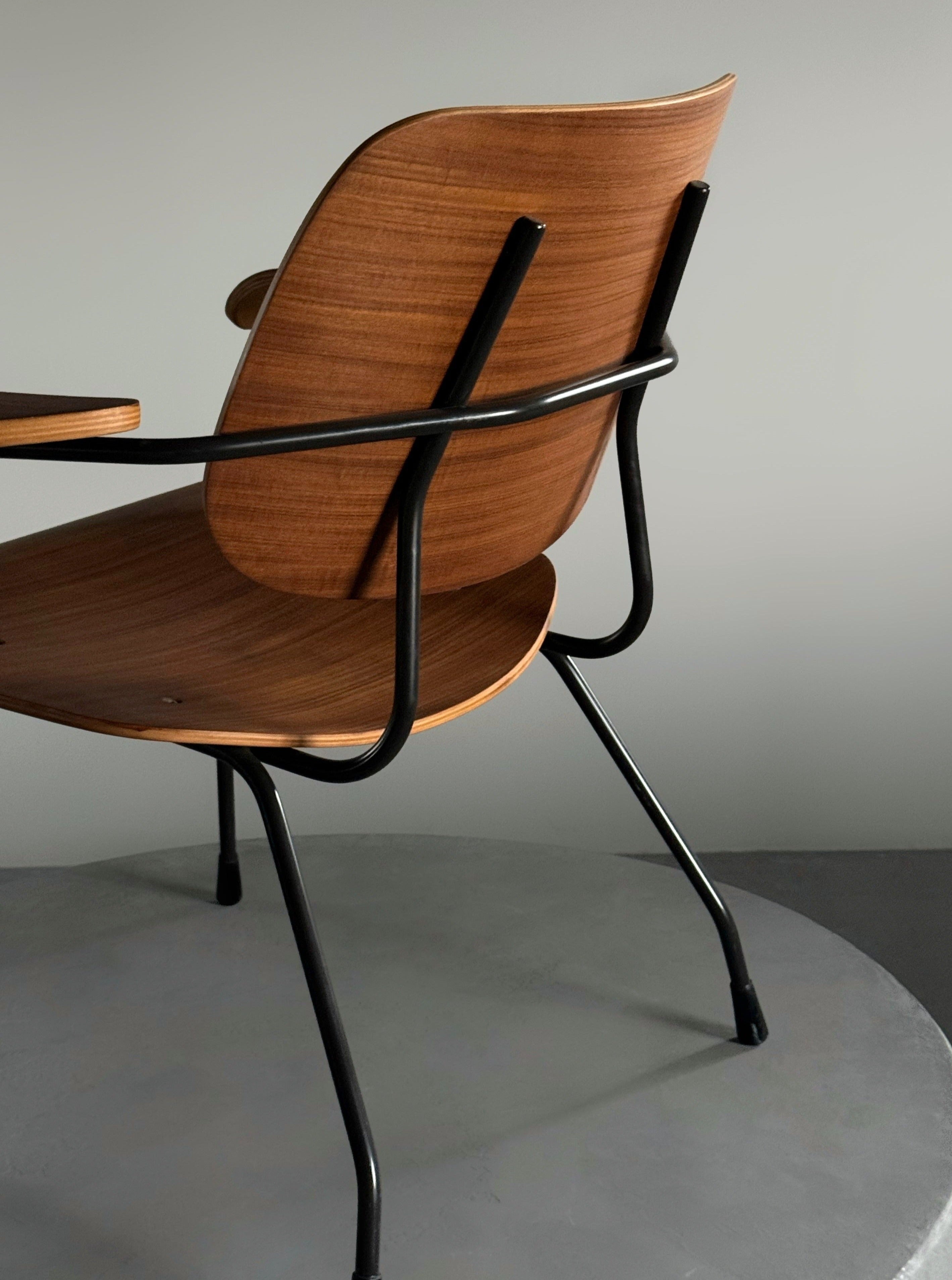 Model 8000 easy chair by Tjerk Reijenga