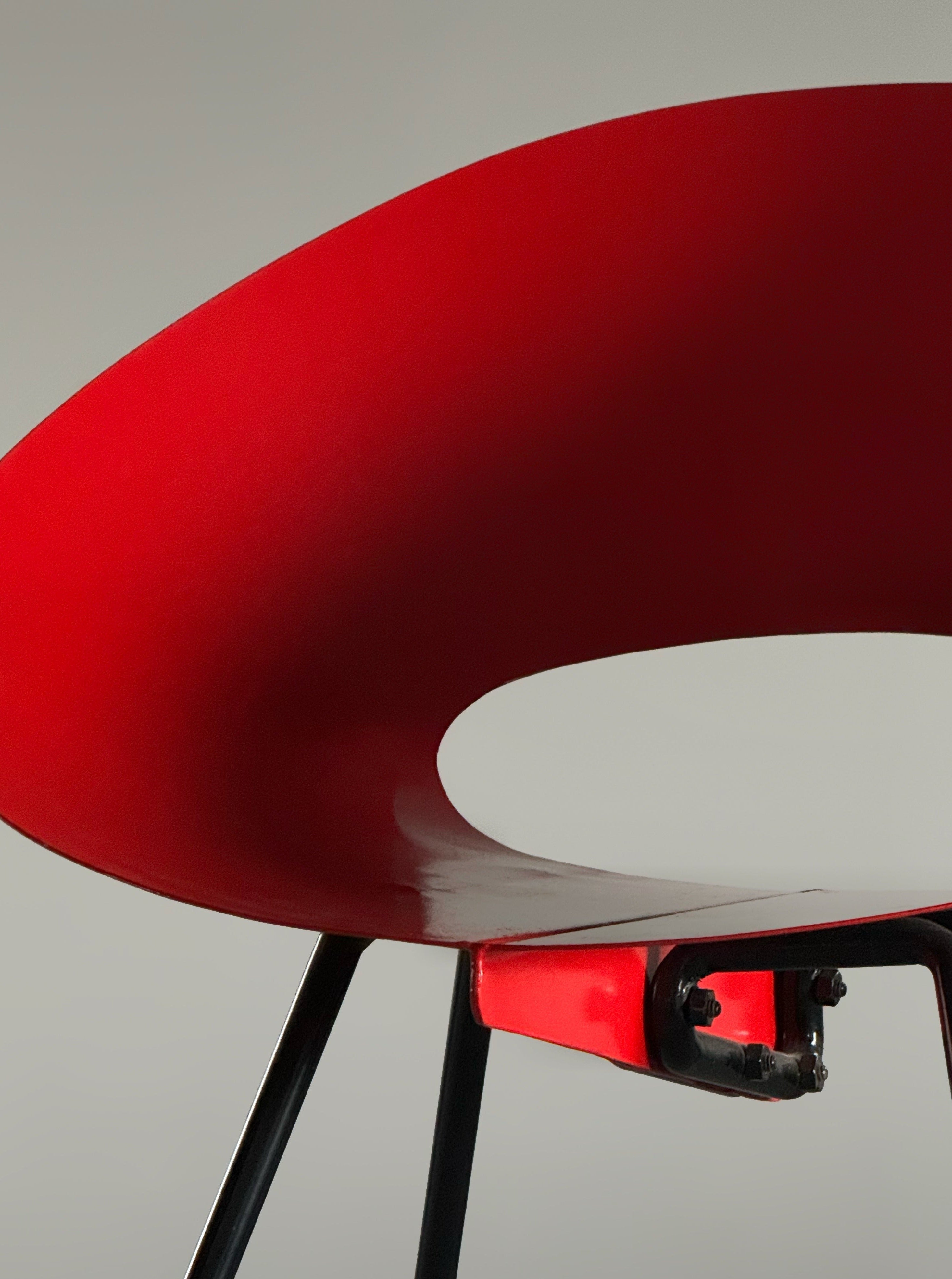 Model132 metal chair by Donald Knorr