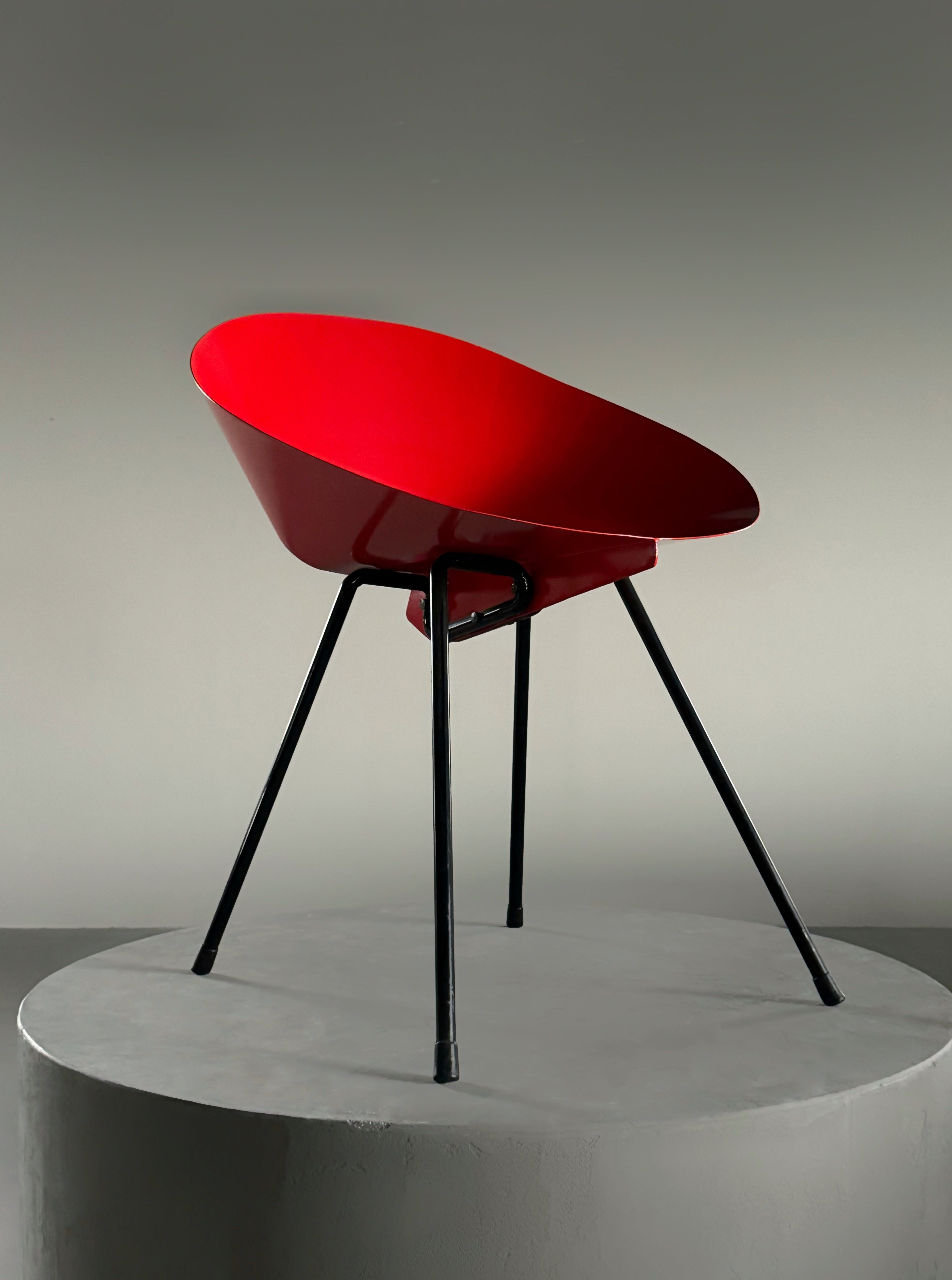 Model132 metal chair by Donald Knorr