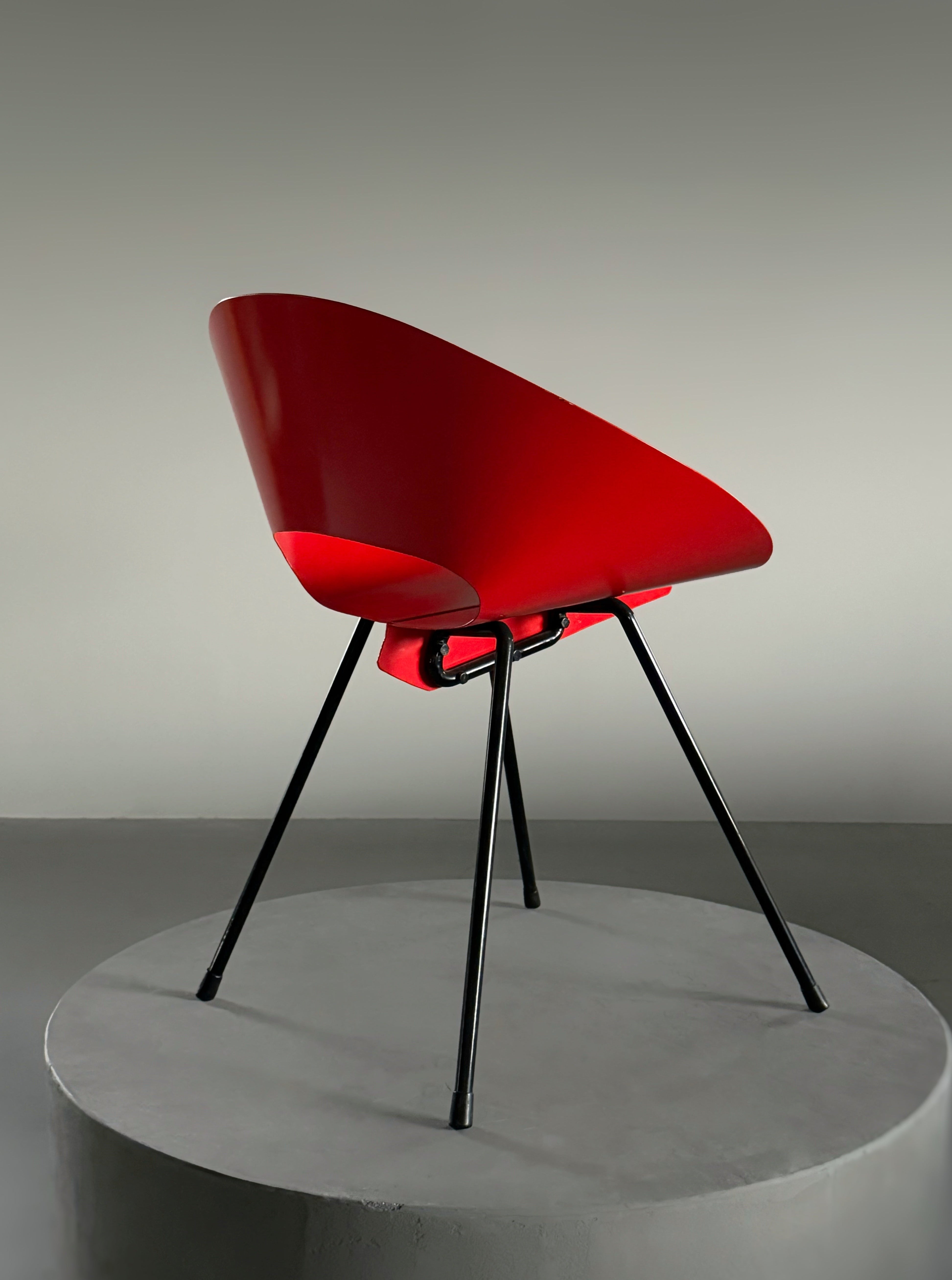 Model132 metal chair by Donald Knorr
