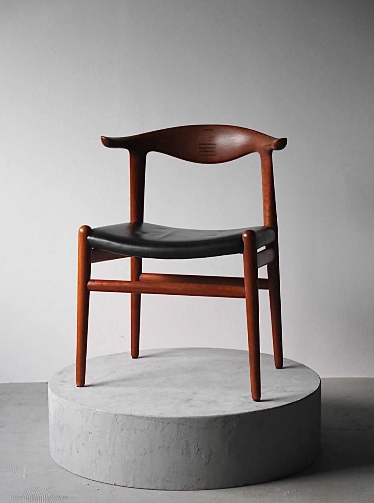 Cowhorn Chairs JH 505 by Hans J. Wegner