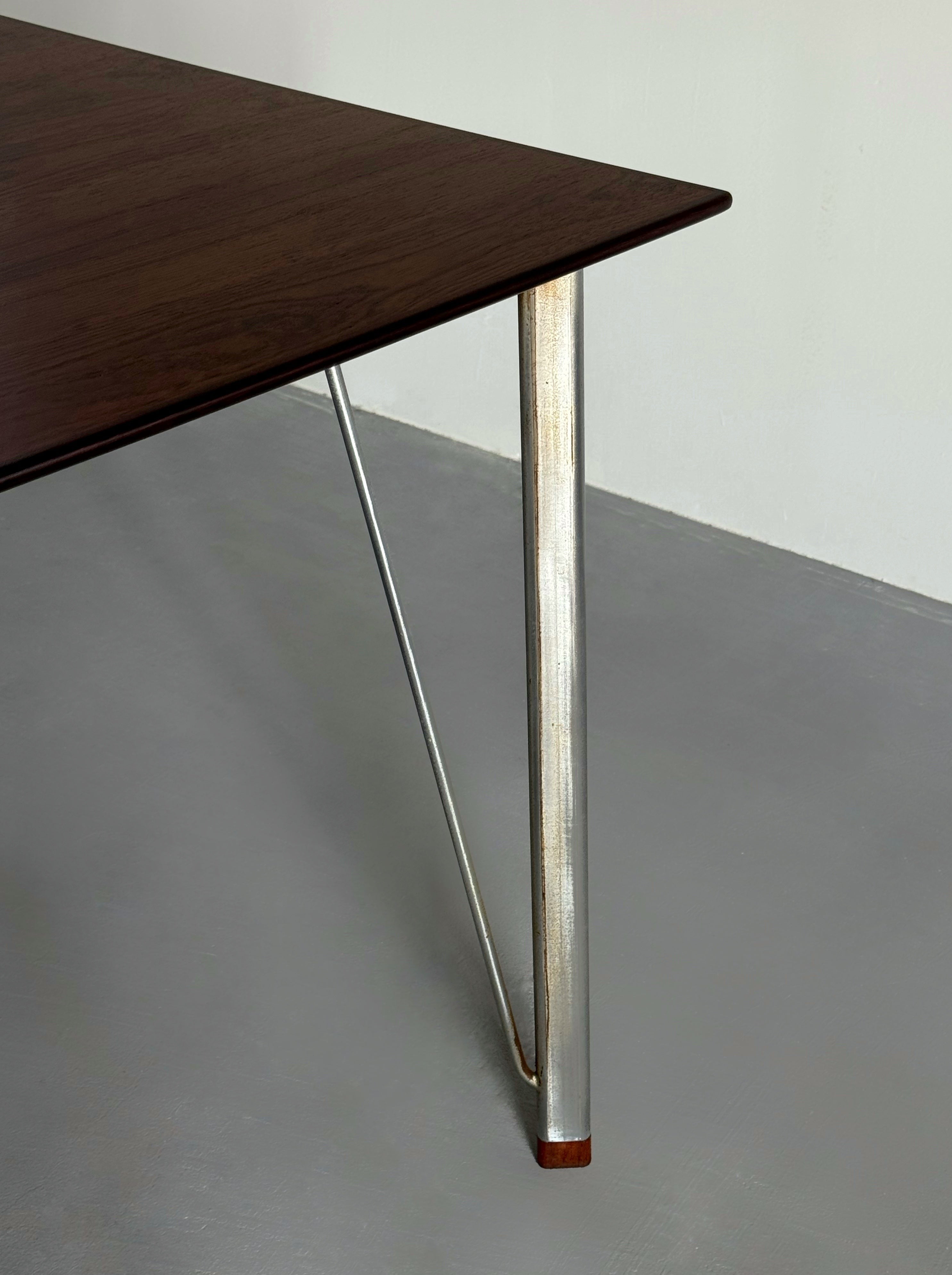 Model 3605 dining table / work table in rosewood by Arne Jacobsen