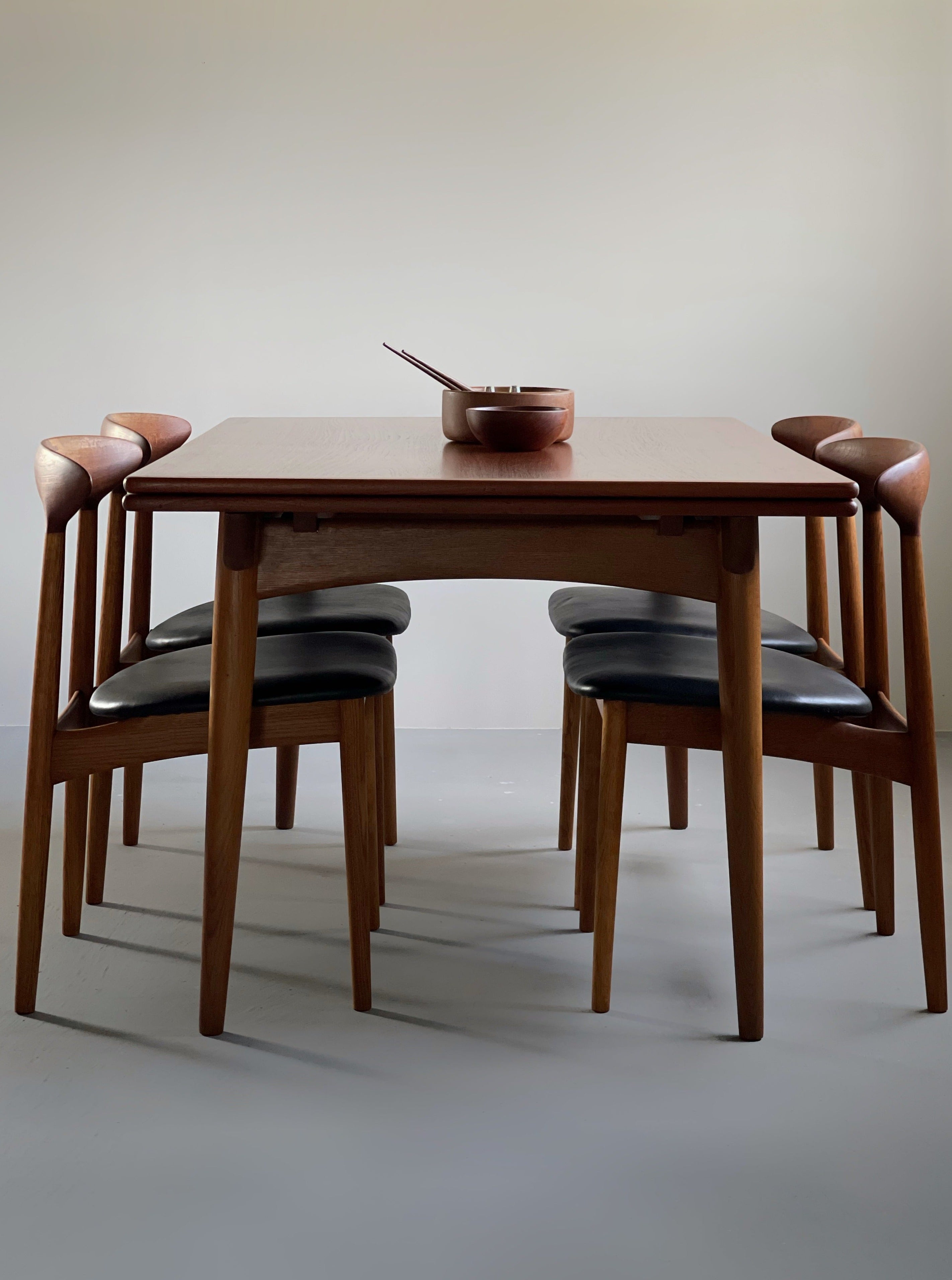 Set of 4 dining chairs in oak with teak backrest by Kurt Østervig