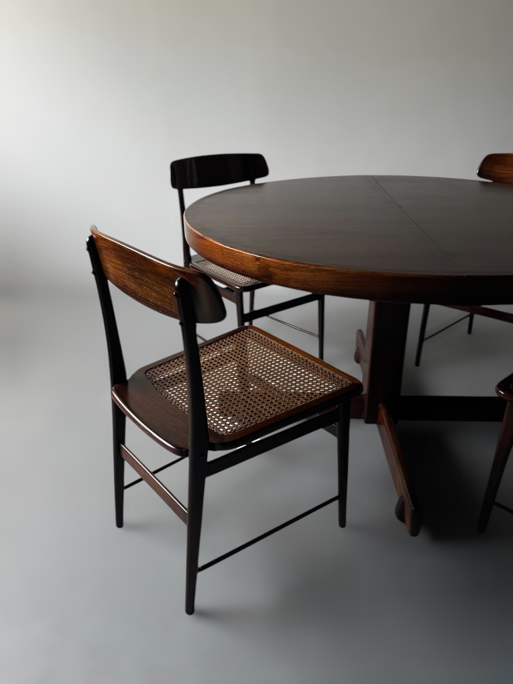 "Alex" Round Dining Table and ”Lucio” chairs by Sergio Rodrigues, Brazil 1960