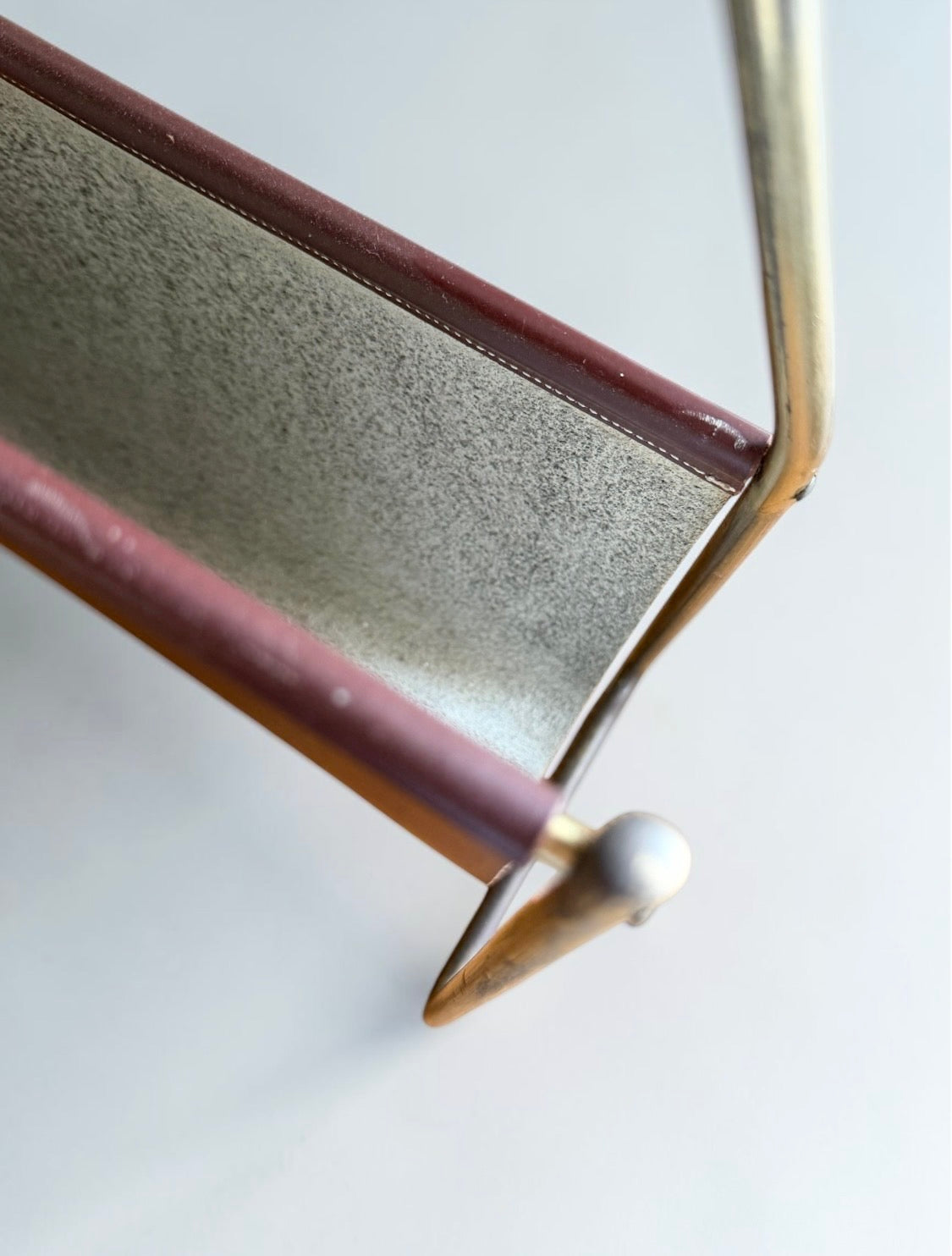 Magazine holder in brass and leather by CARL AUBÖCK (1900-1957) Austria 1950s