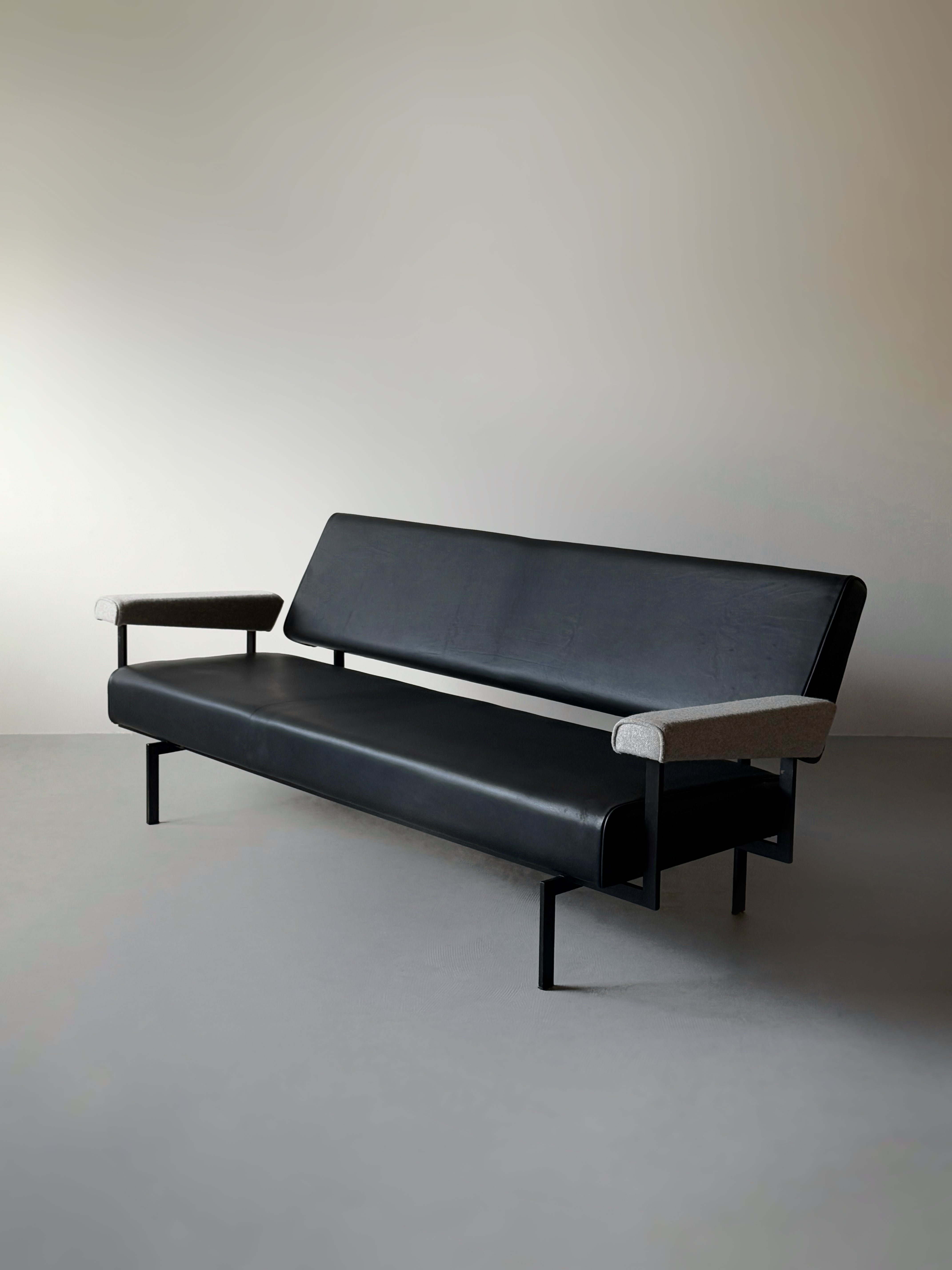 Model MM07 Japanese series sofa by Cees Braakman,1958