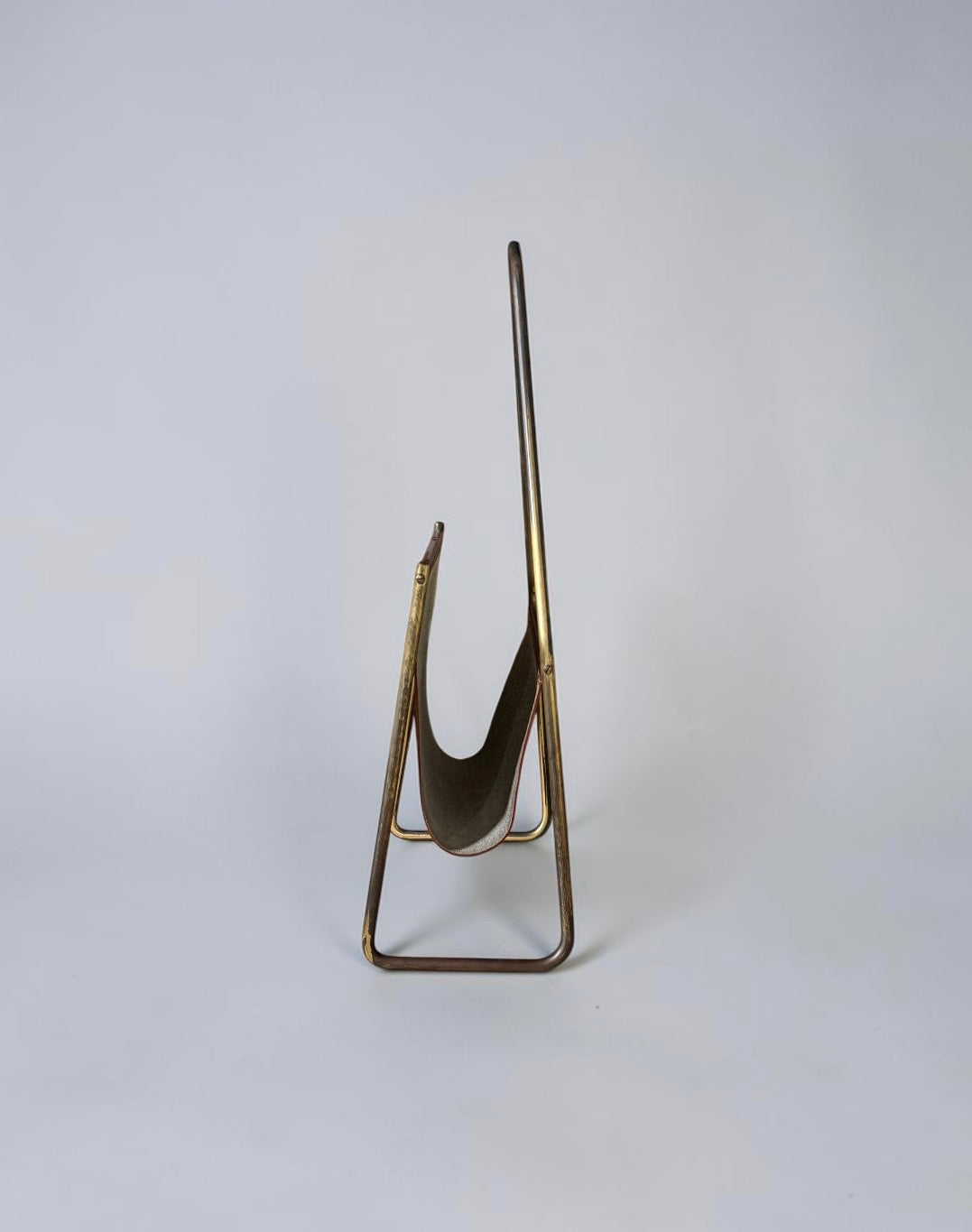 Magazine holder in brass and leather by CARL AUBÖCK (1900-1957) Austria 1950s
