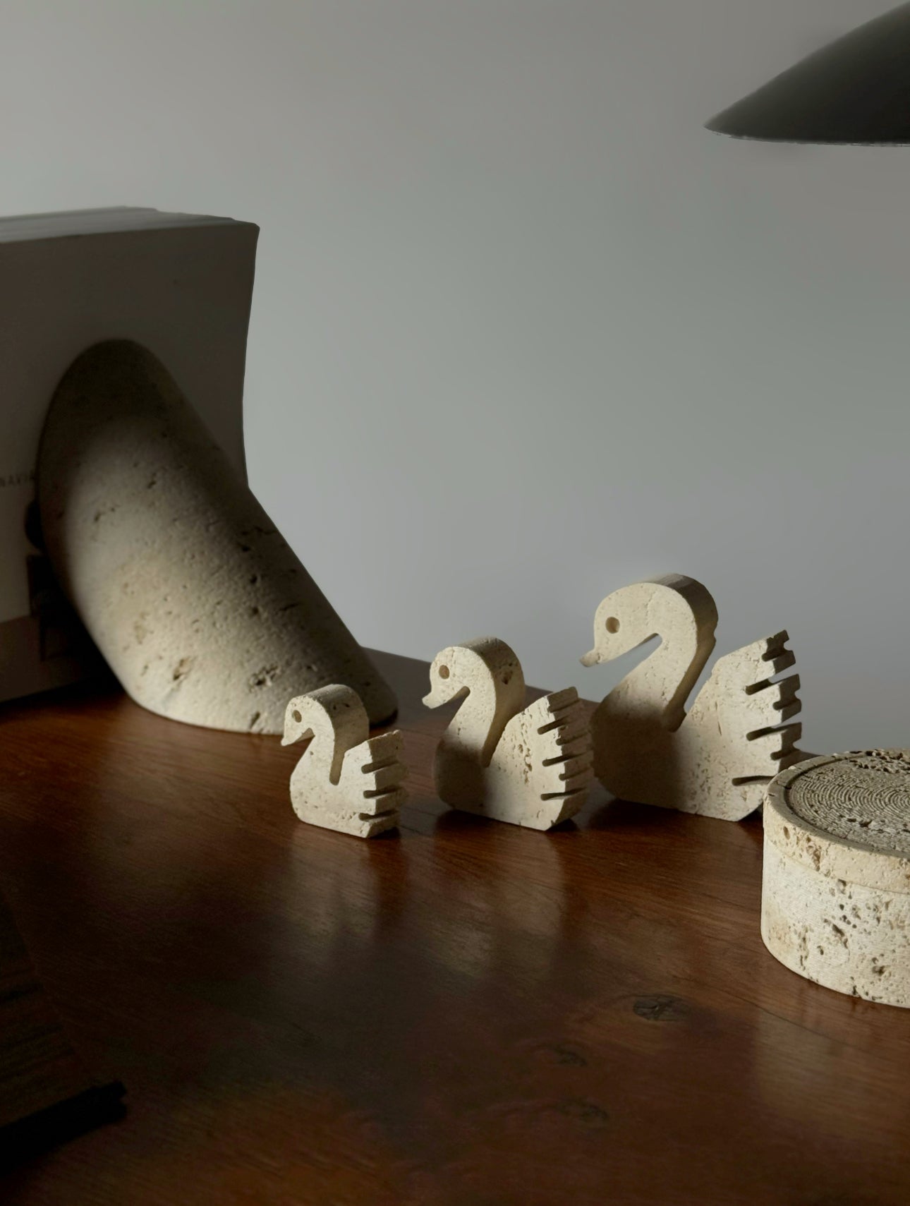 Travertine Ornaments with Three Swans by Enzo Mari for Mannelli Fratelli 1970s