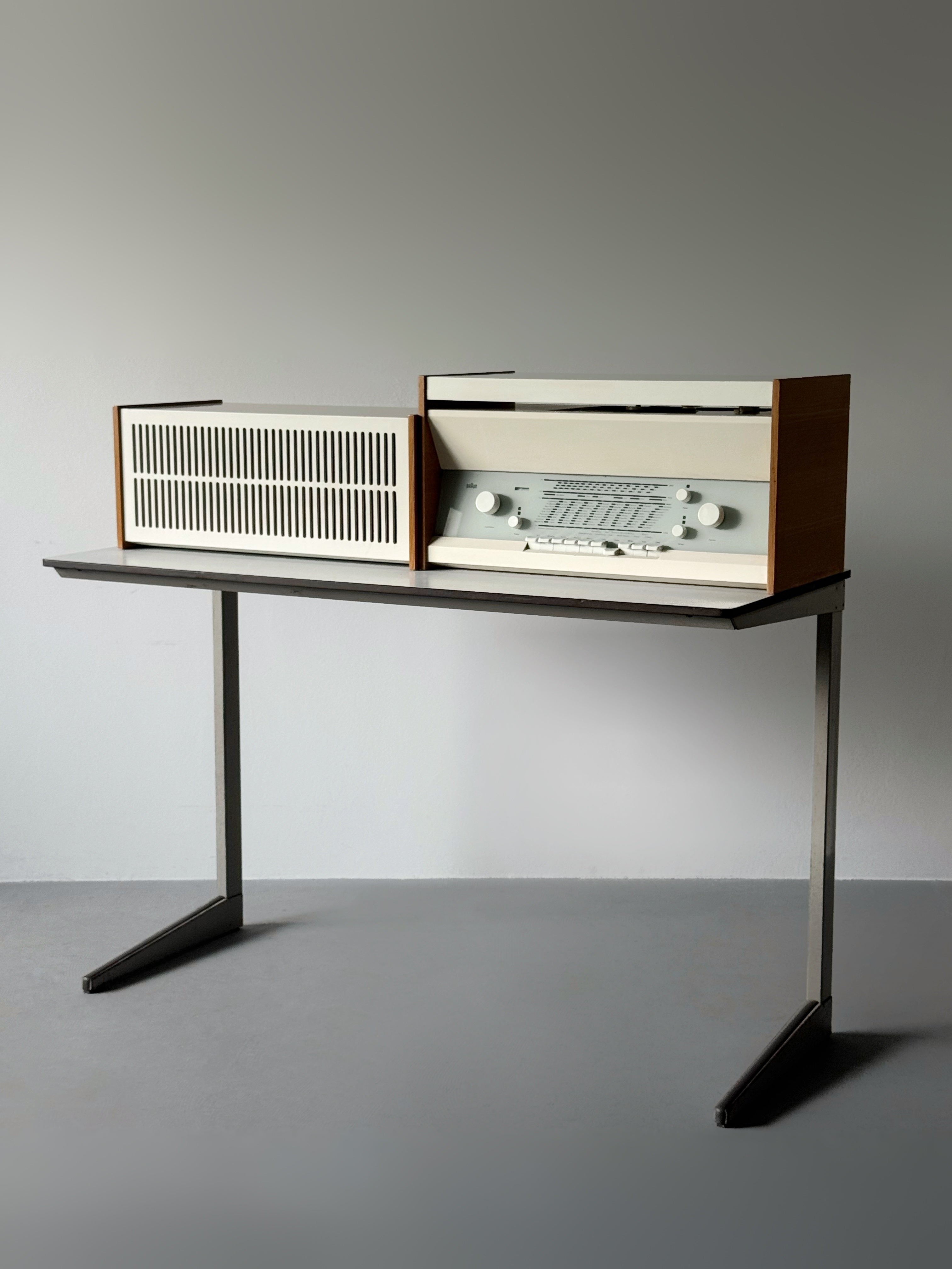 Atelier 1-81 audio system by Dieter Rams for Braun 1960s