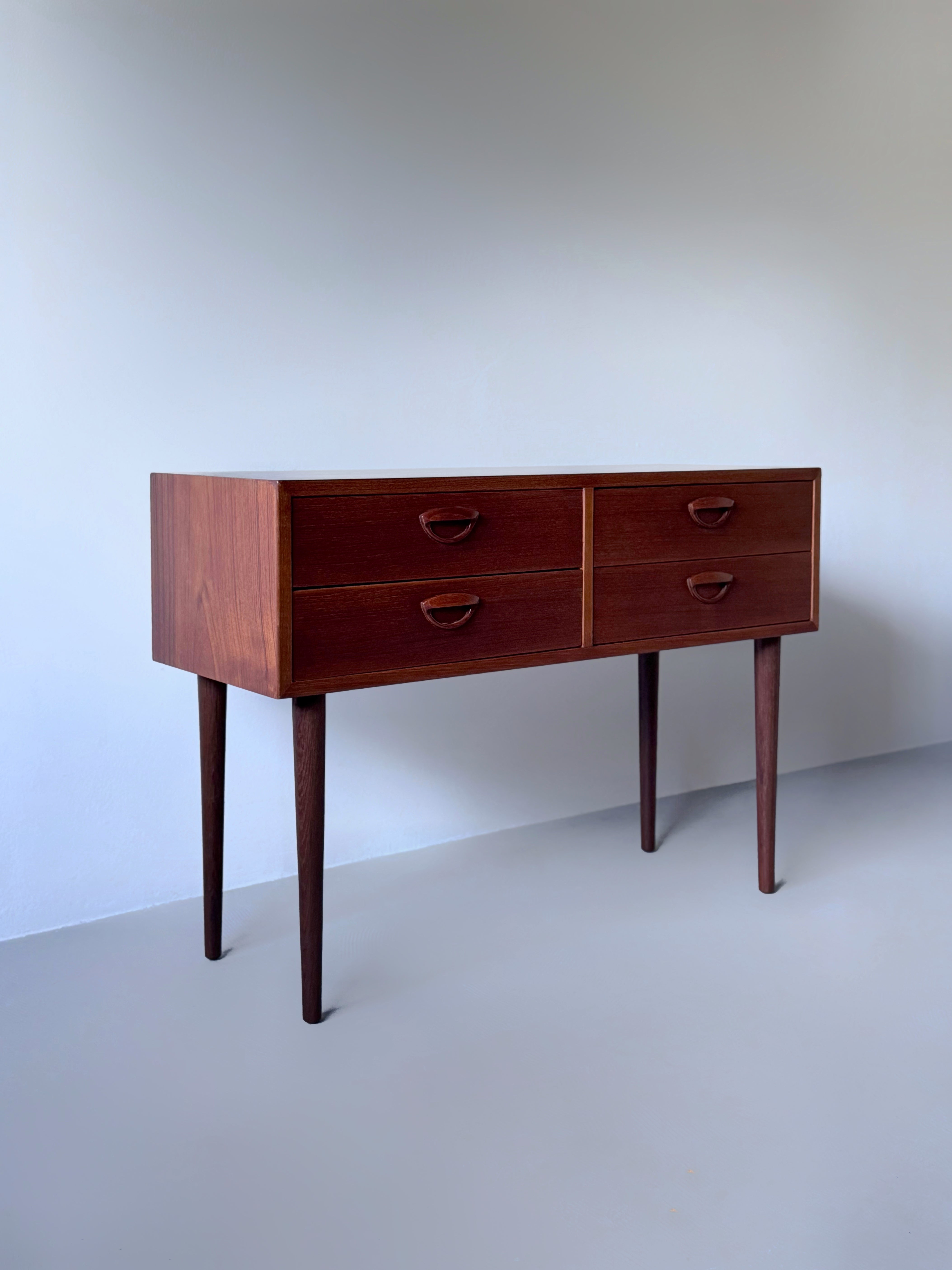 CHEST OF DRAWERS BY KAI KRISTIANSEN FOR FELDBALLES MØBELFABRIK IN DENMARK