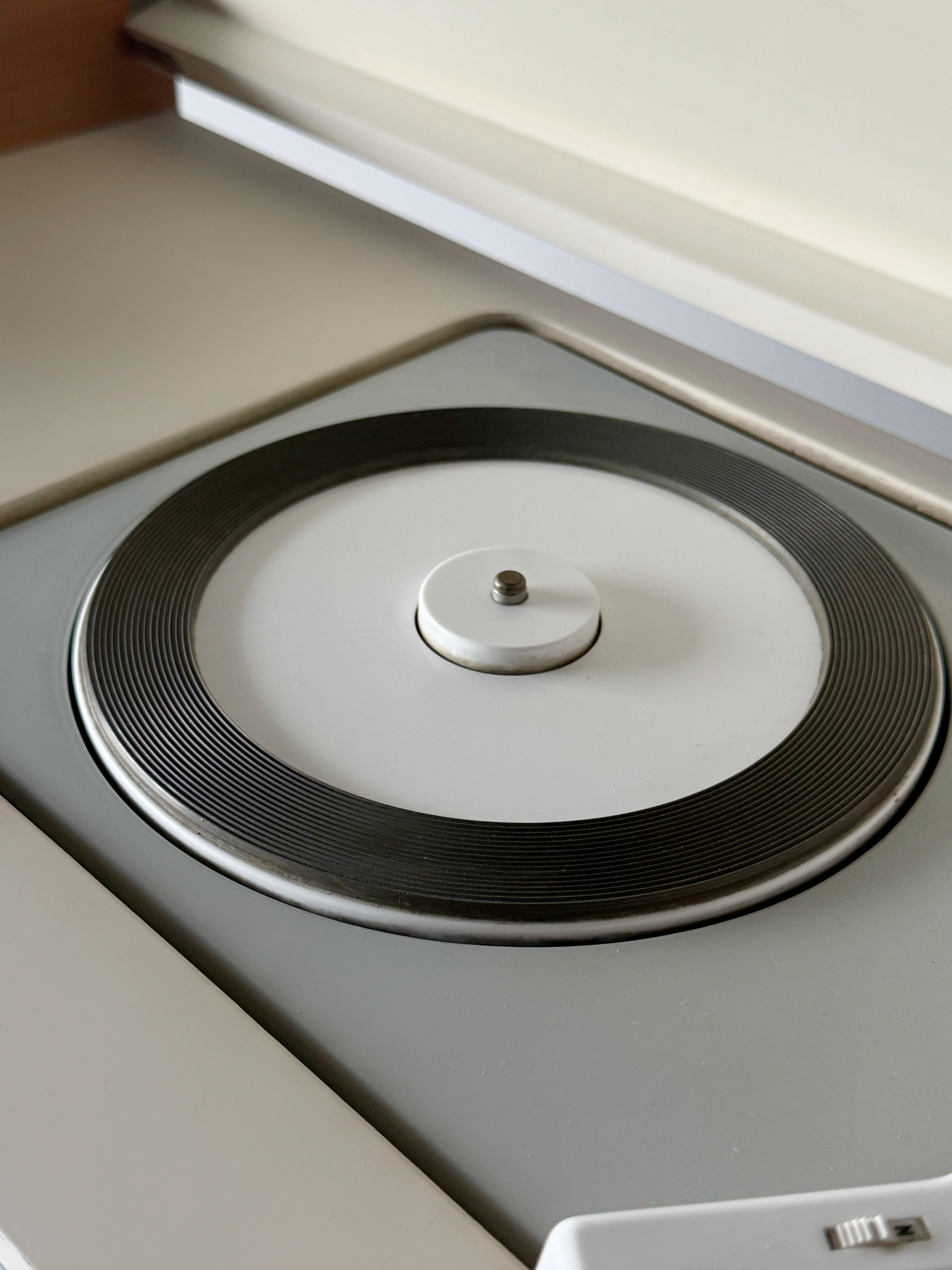 Atelier 1-81 audio system by Dieter Rams for Braun 1960s