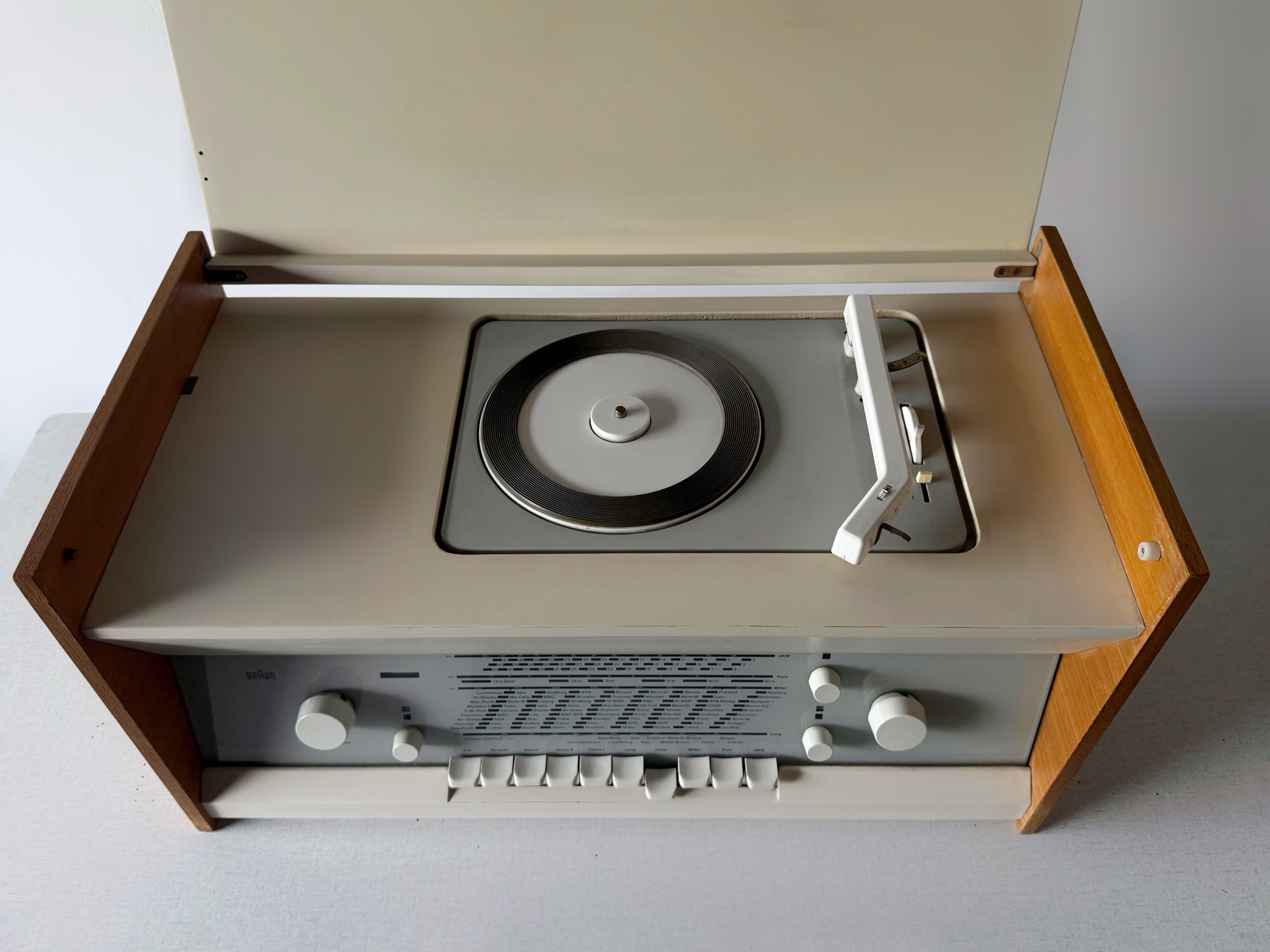 Atelier 1-81 audio system by Dieter Rams for Braun 1960s