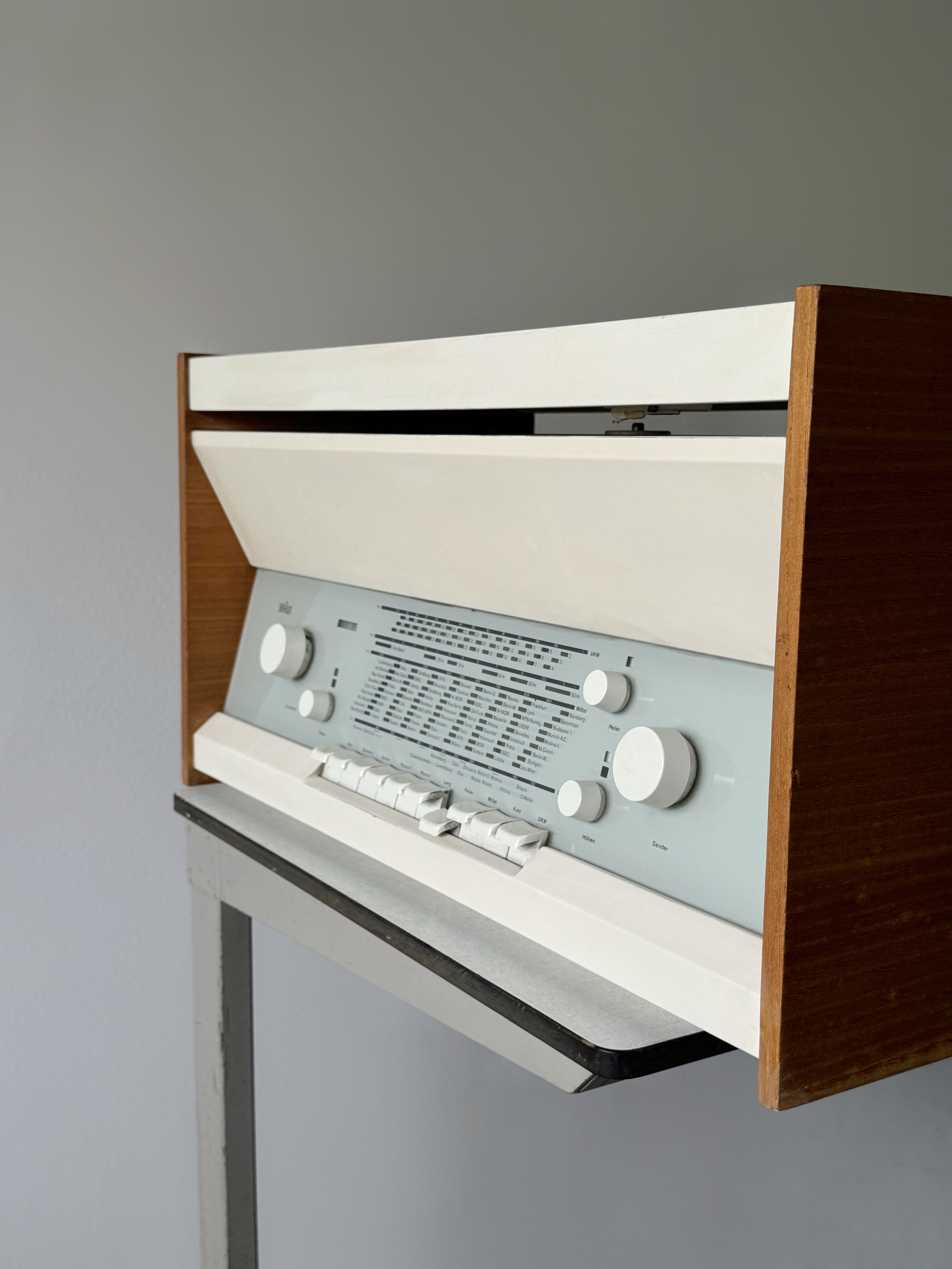Atelier 1-81 audio system by Dieter Rams for Braun 1960s