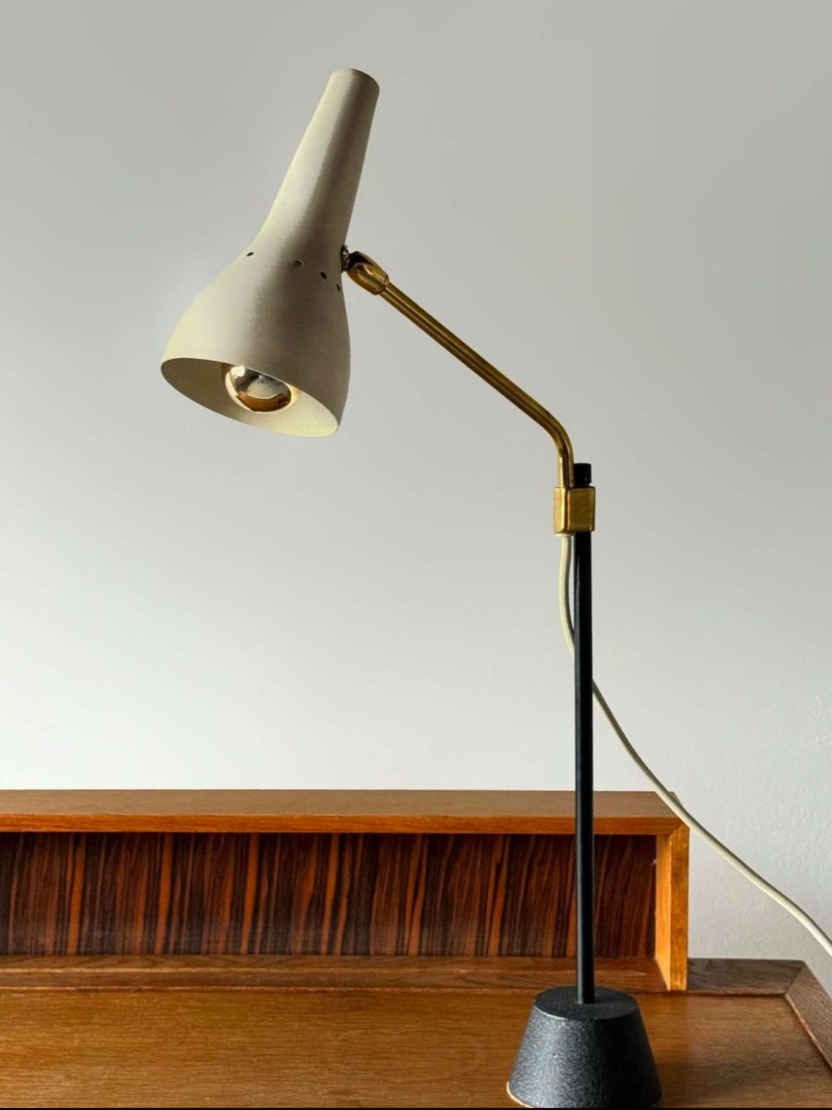 Italian Brass Table Lamp With Light Beige Ripple Finish