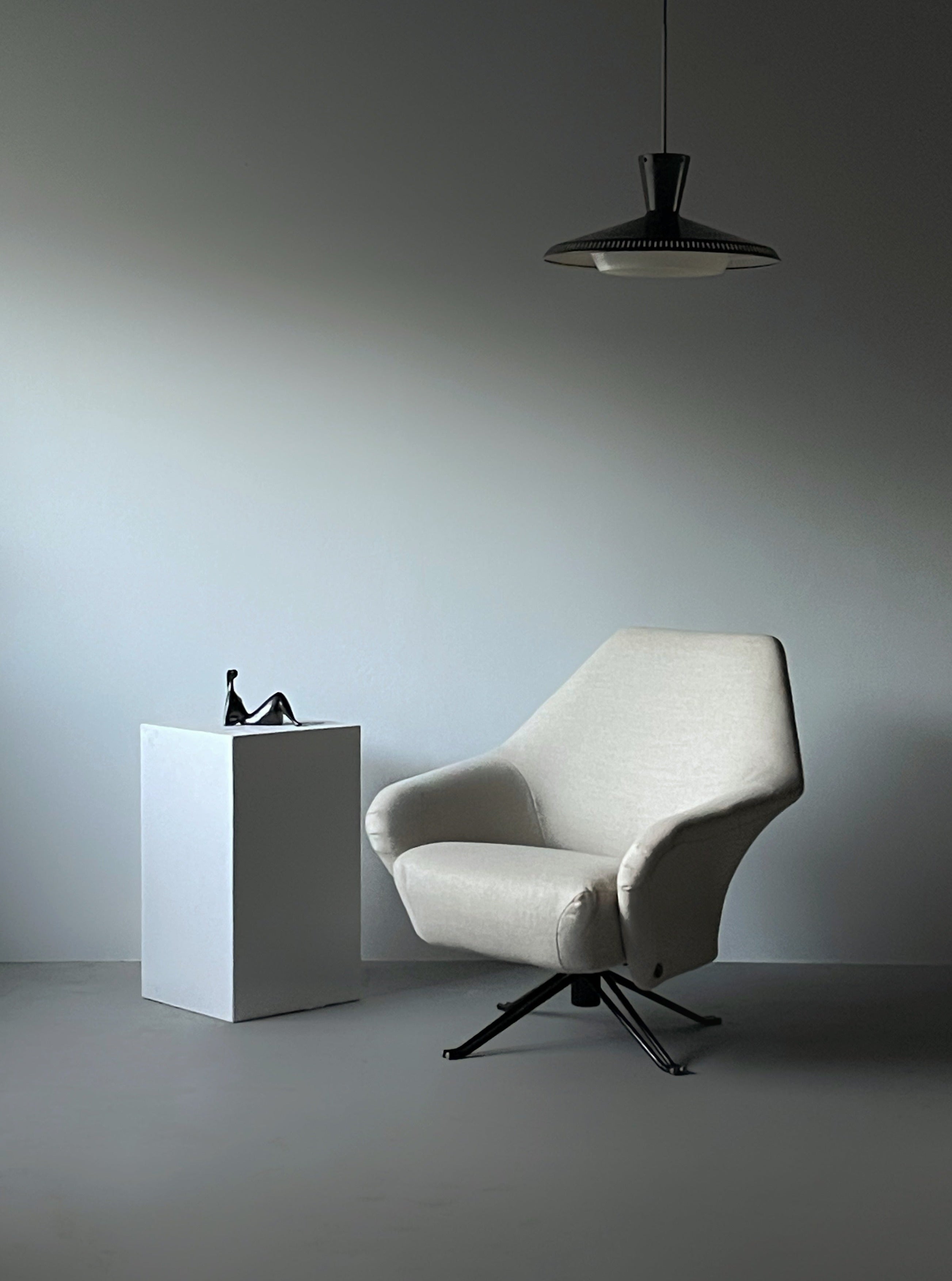 P32 Swivel Chair by Osvaldo Borsani for Tecno
