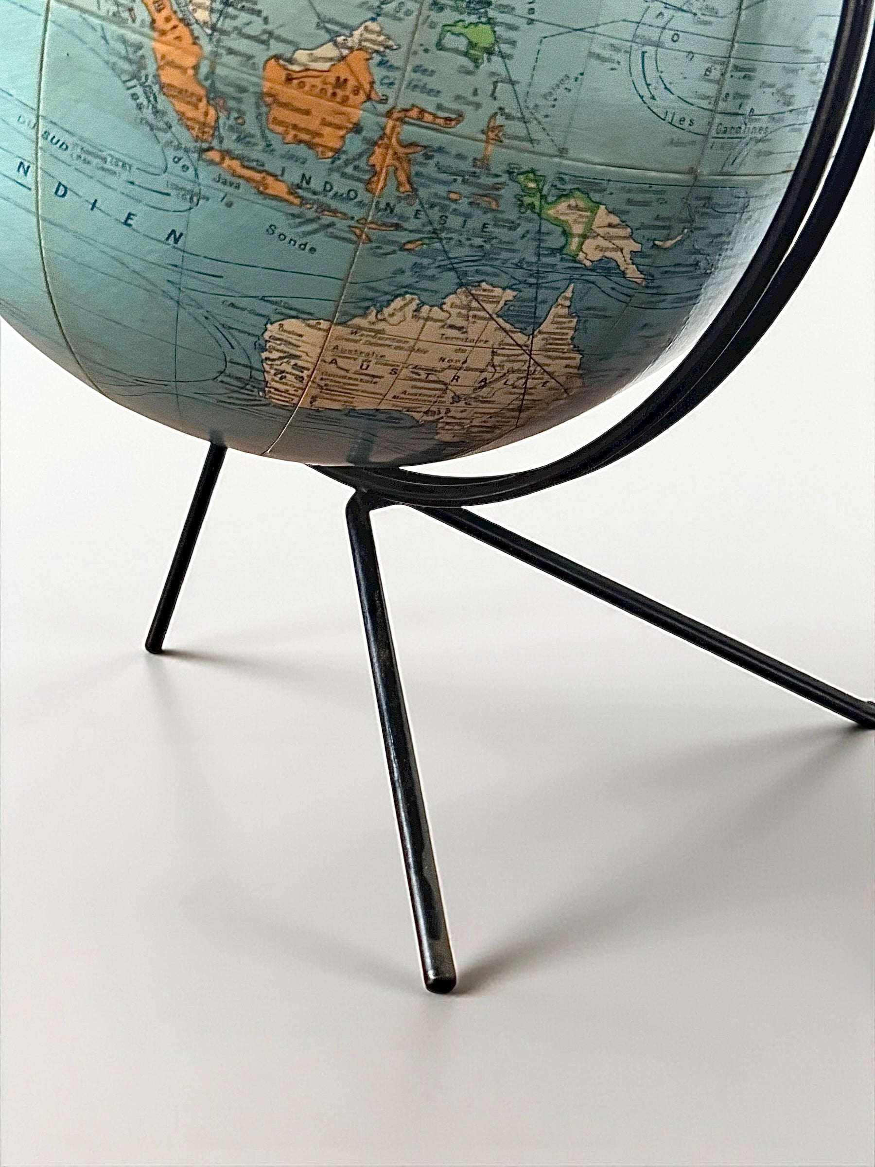 French metal globe tripod Taride 1950-1960