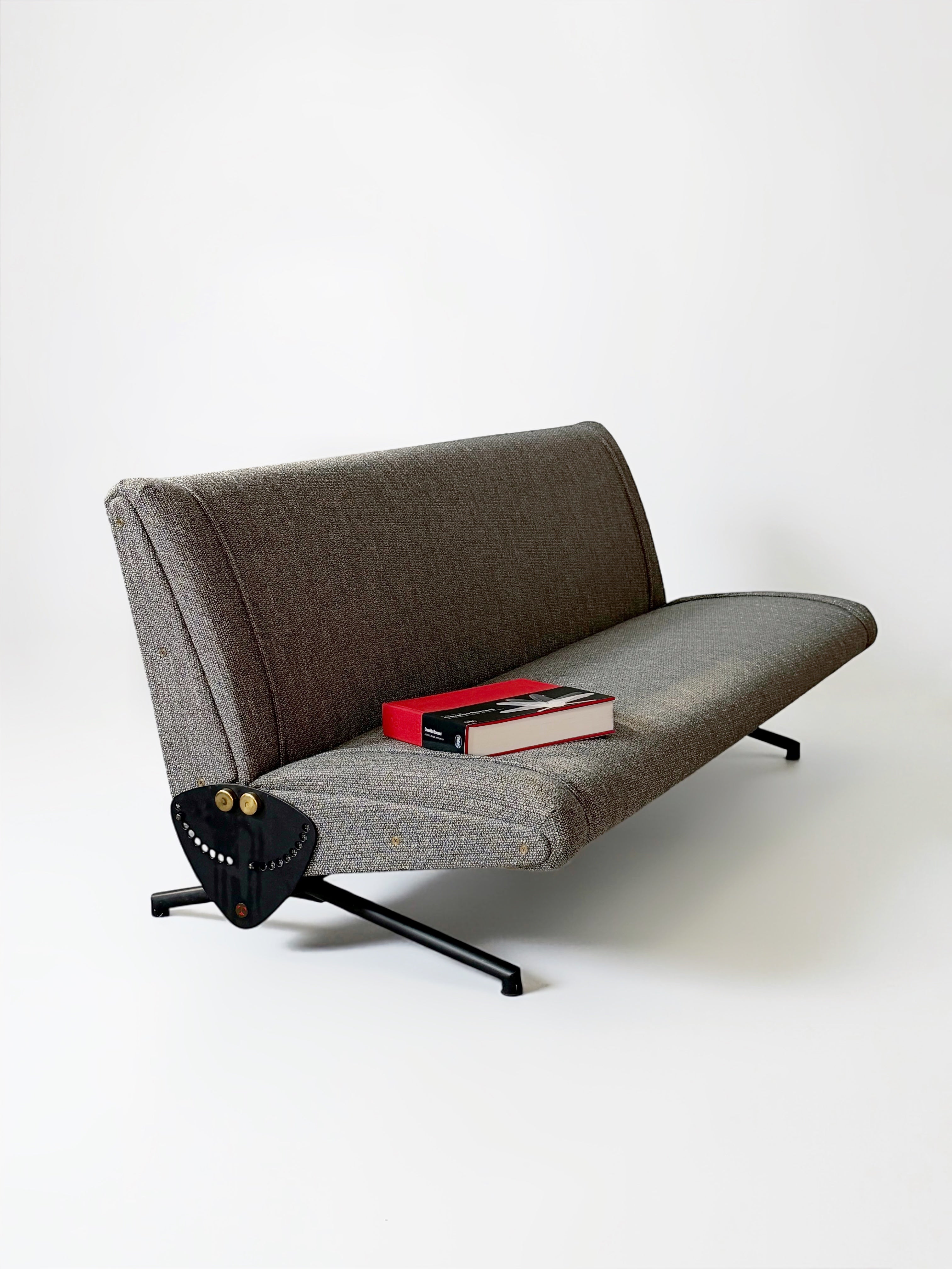 Sofa model D70 by Osvaldo Borsani for Tecno, Italy 1954