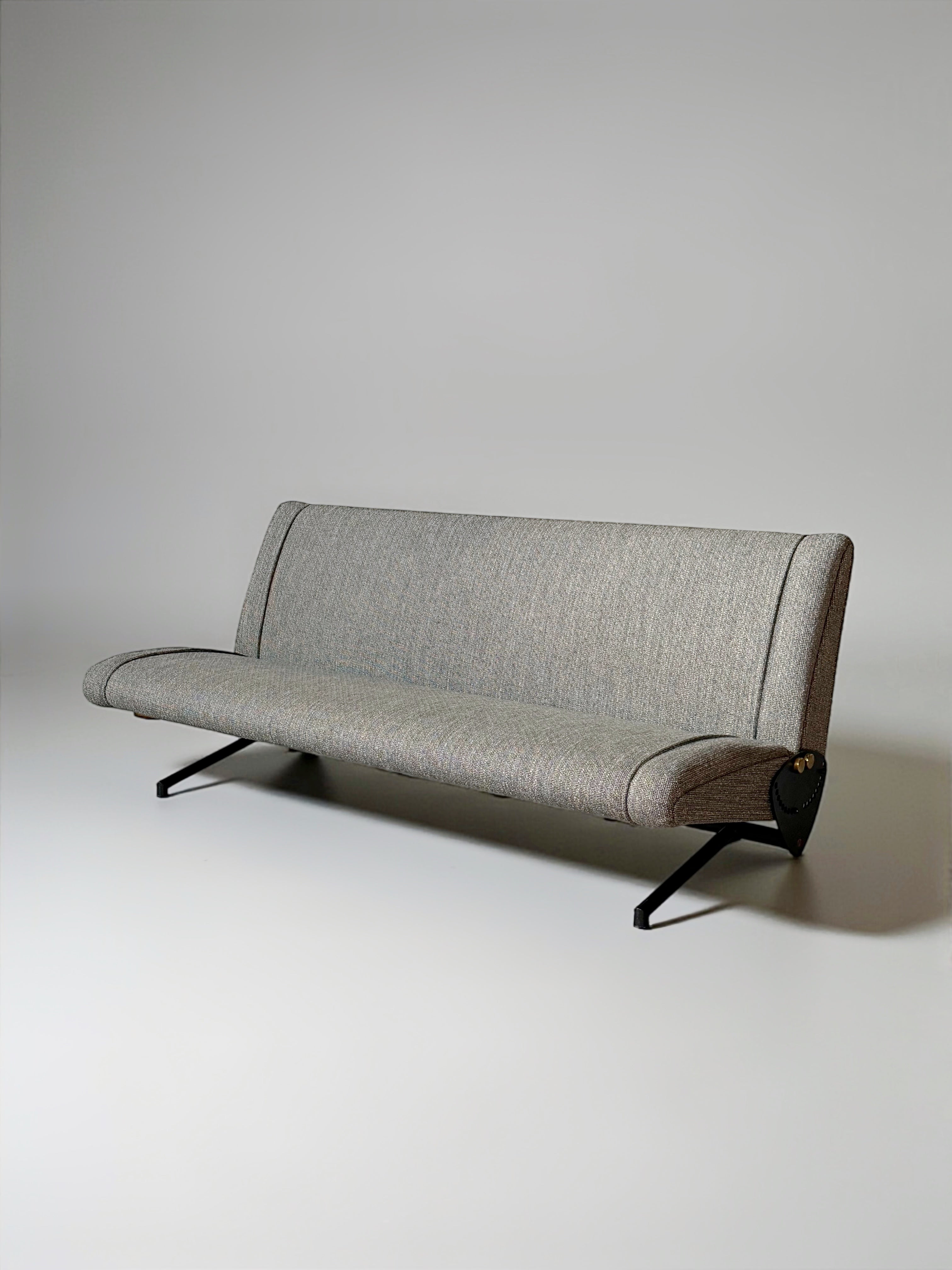Sofa model D70 by Osvaldo Borsani for Tecno, Italy 1954