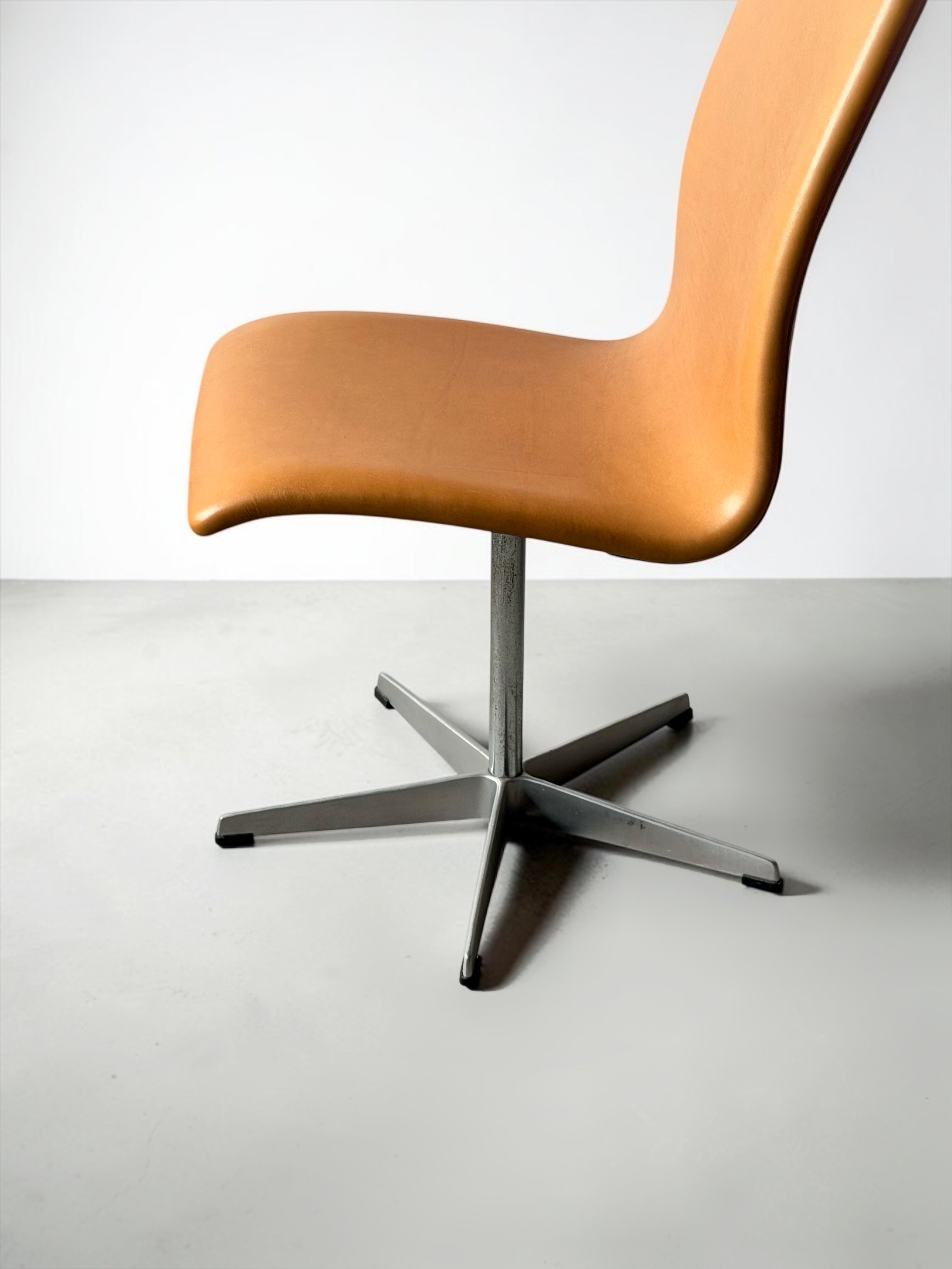 Set of 6 Oxford High-Back Swivel Chairs Model 3162 By Arne Jacobsen For Fritz Hansen, Denmark 1965