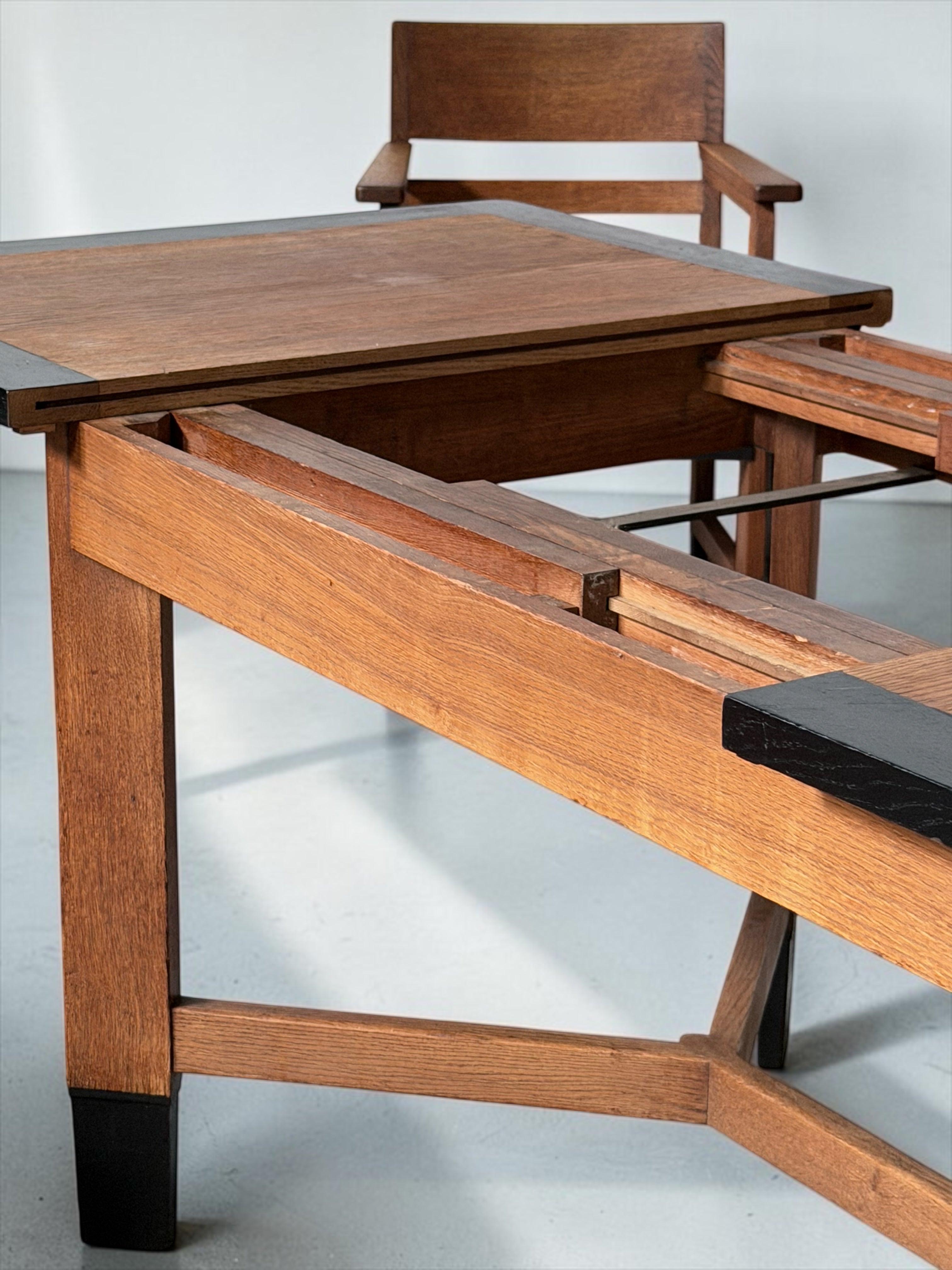 Haagse School armchairs by H. Fels for L.O.V. Oosterbeek, 1920s