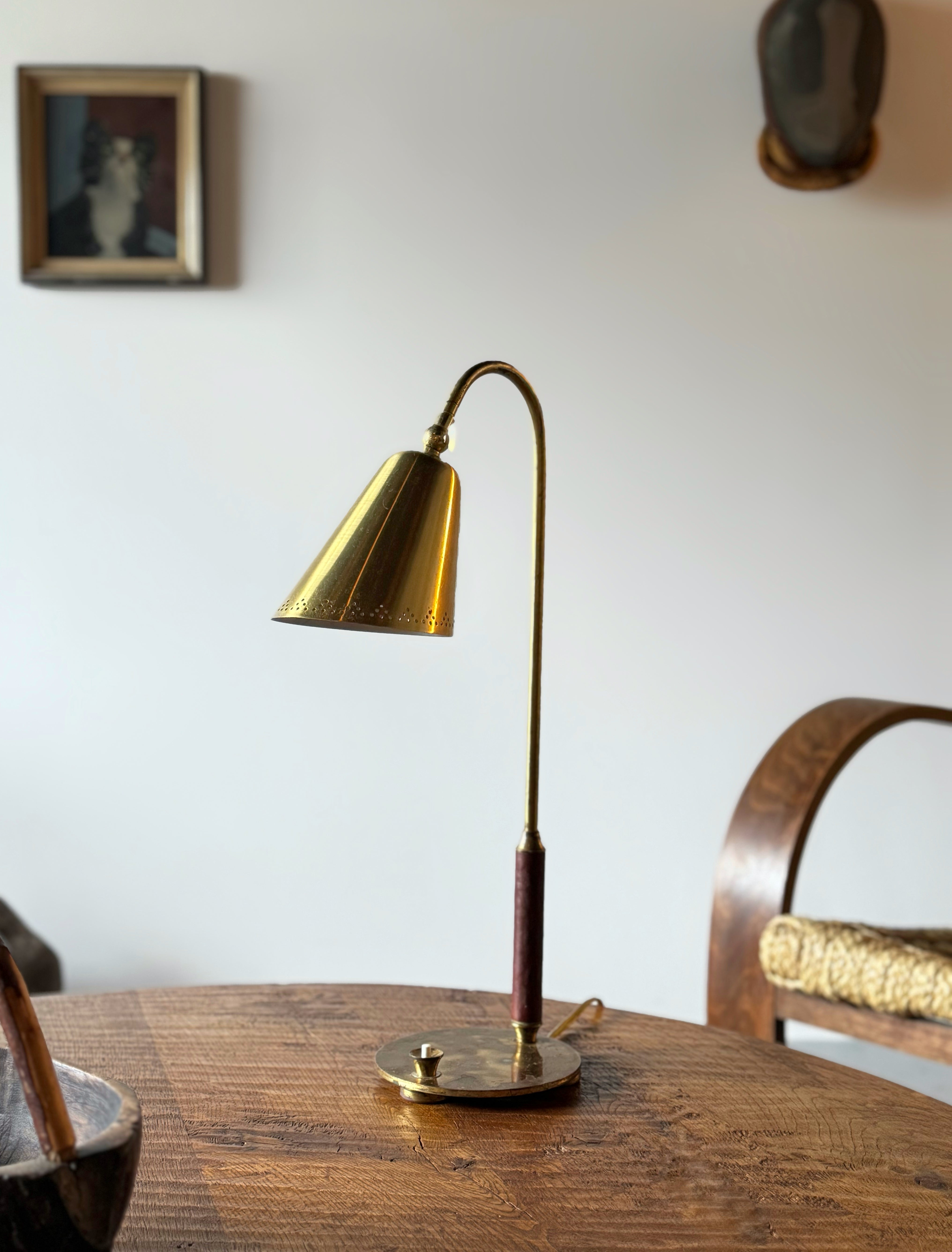 Scandinavian Desk Lamp in Brass and leather