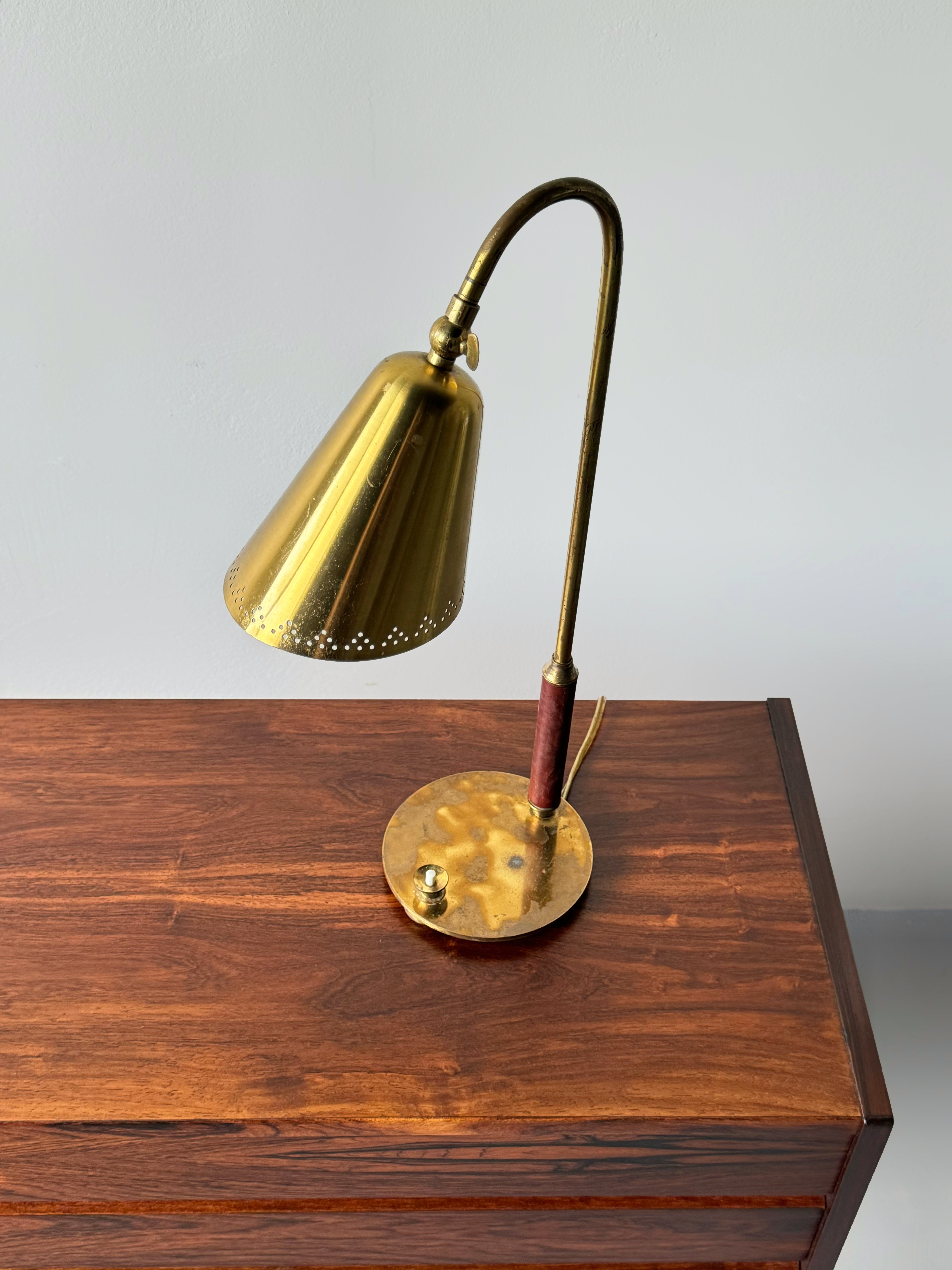 Scandinavian Desk Lamp in Brass and leather