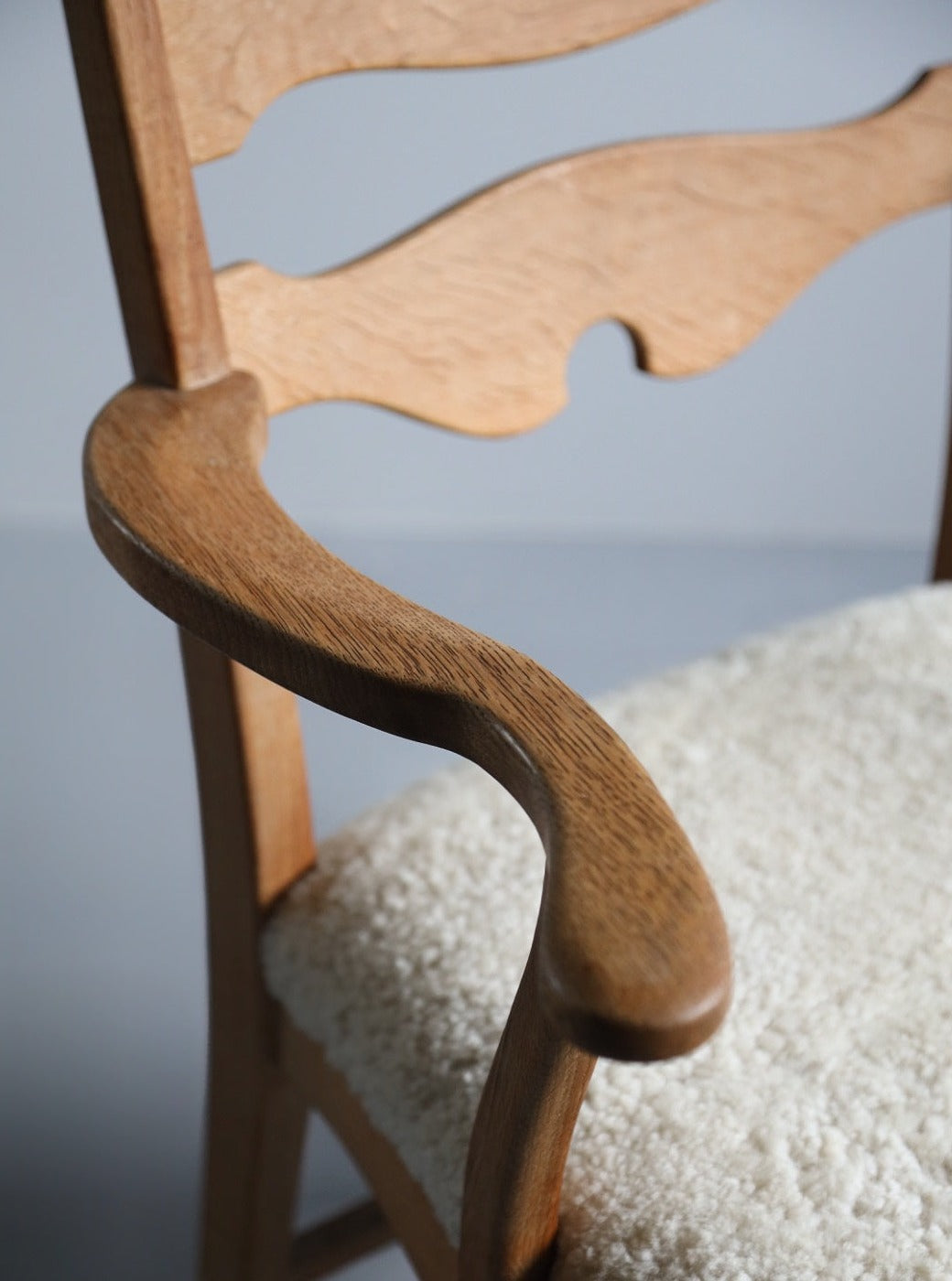 Razor blade dining chair in oak by Henry Kjærnulf