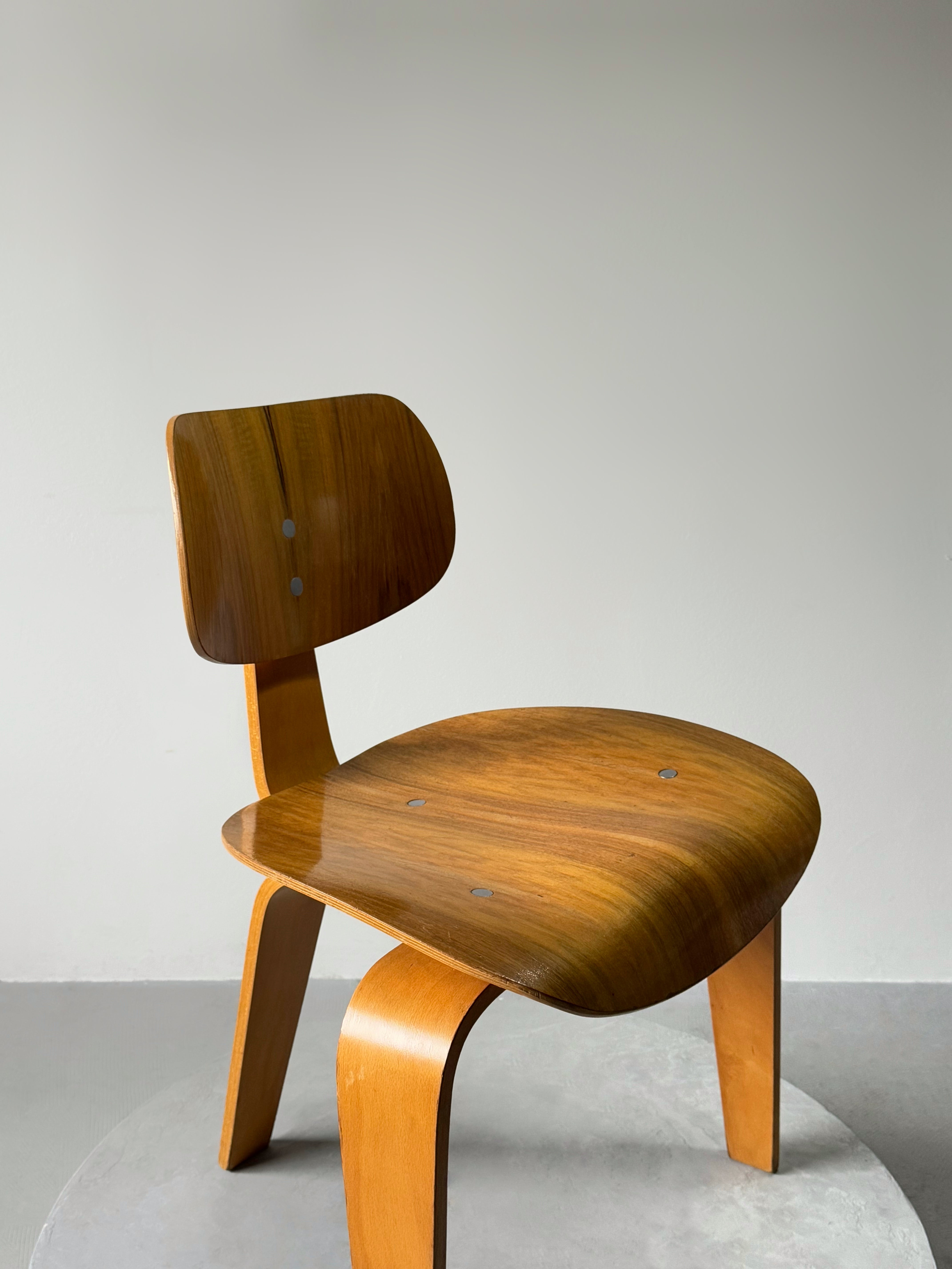 SE42 Three-legged chair by Egon Eiermann