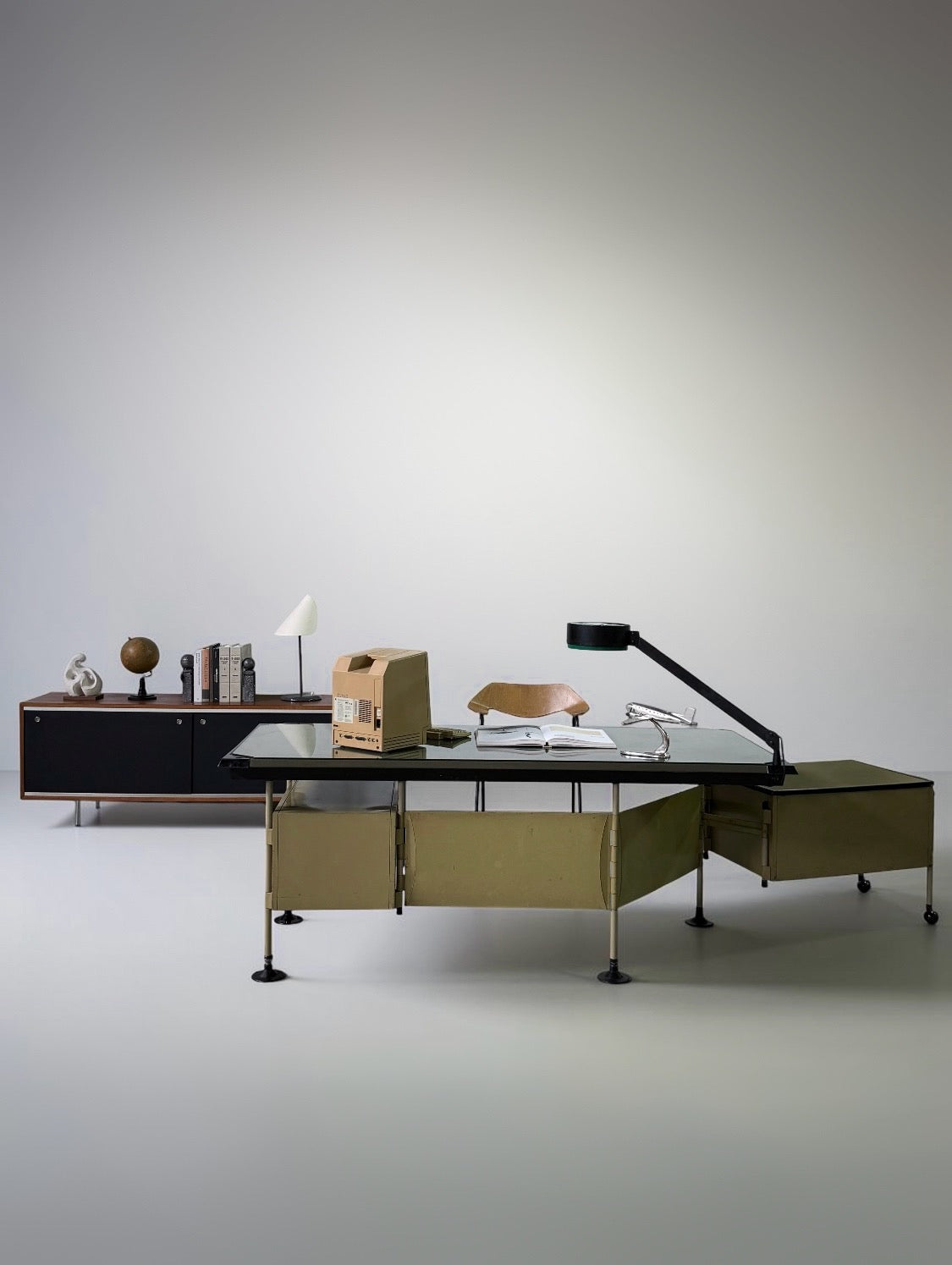 Spazio Series Directors Desk with Lamp by Studio BBPR for Olivetti, 1960