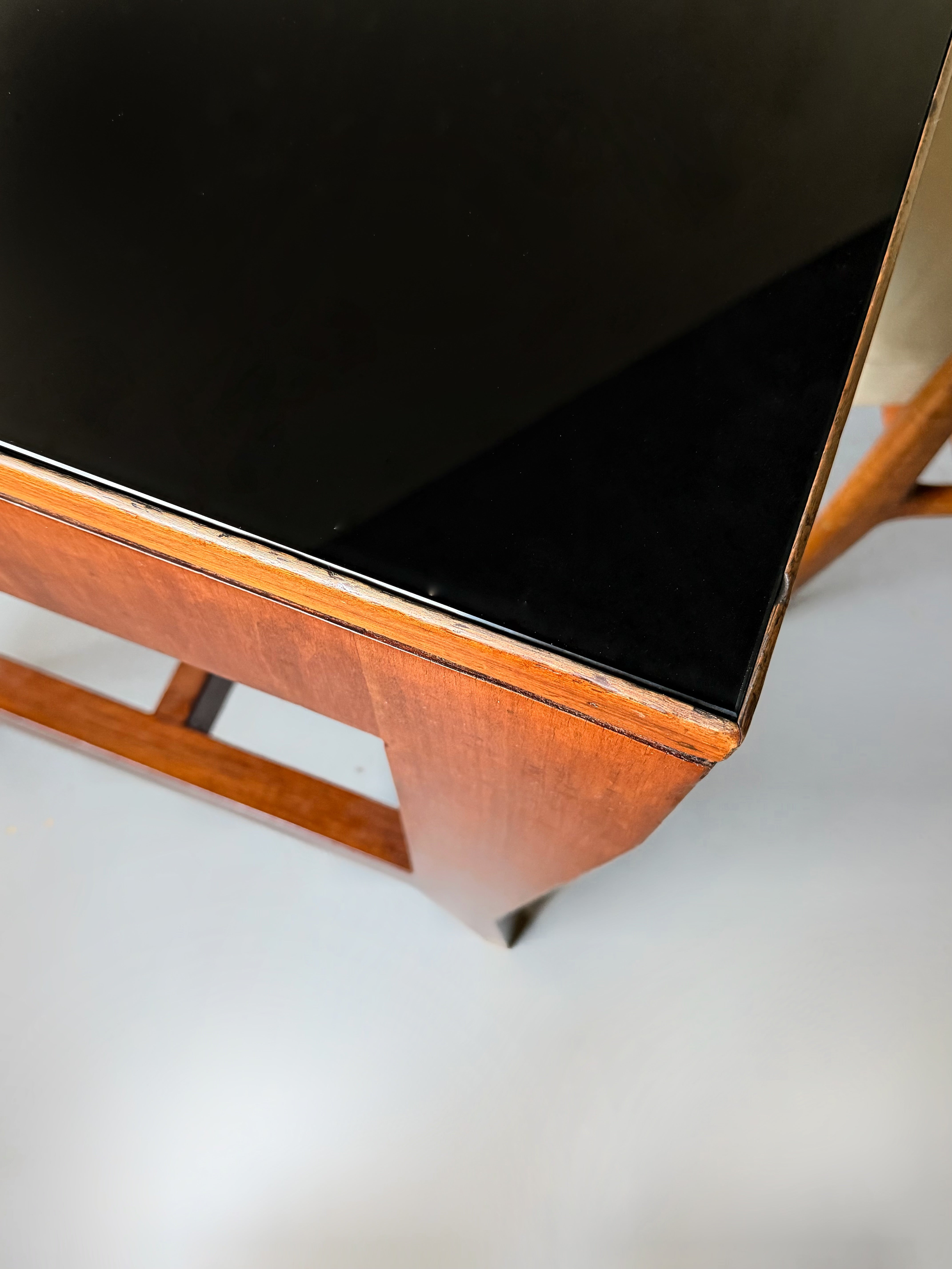 Desk in Walnut and Glass with Brass by Gio Ponti for BNL, Italy 1950s　　