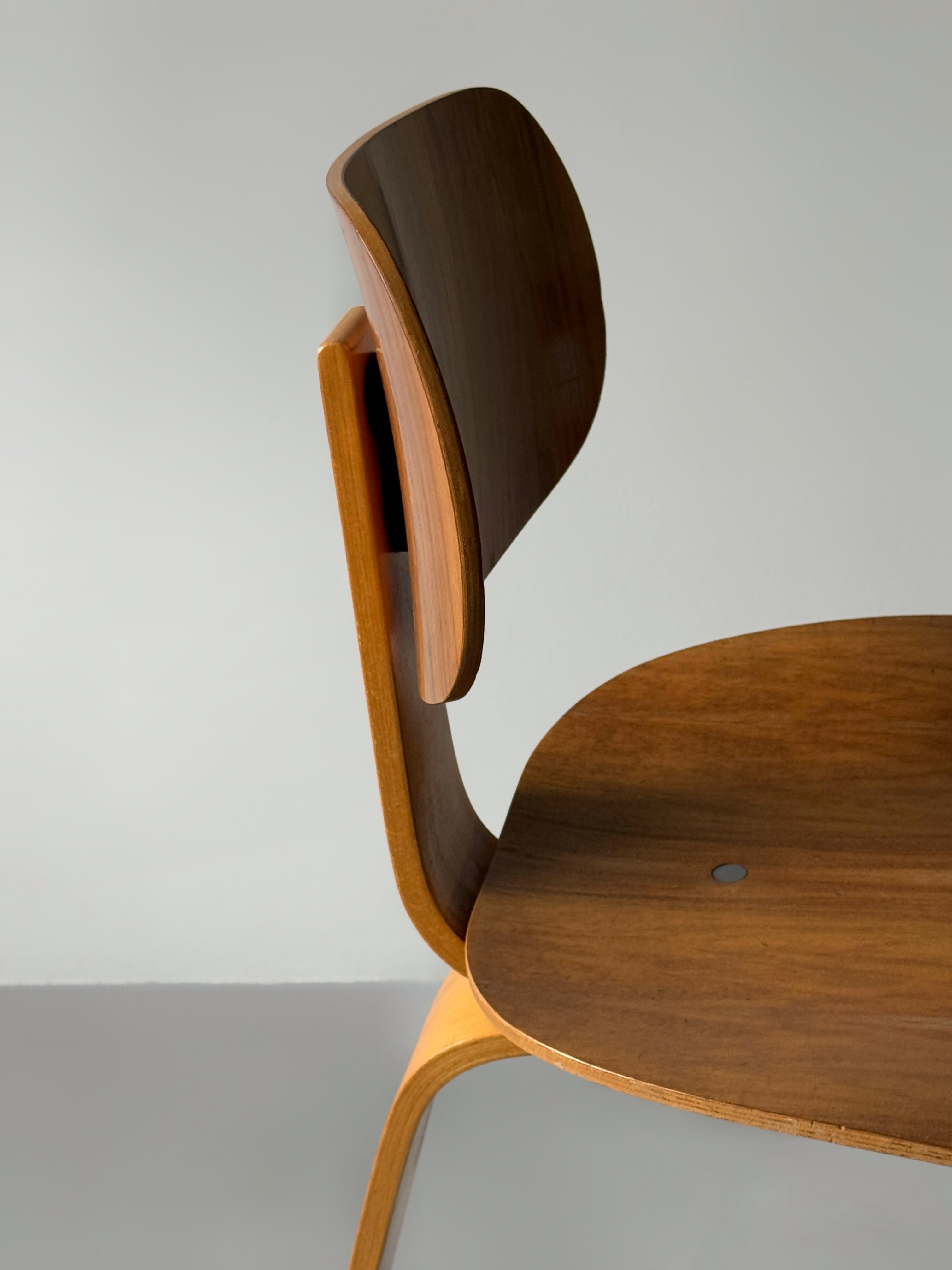 SE42 Three-legged chair by Egon Eiermann