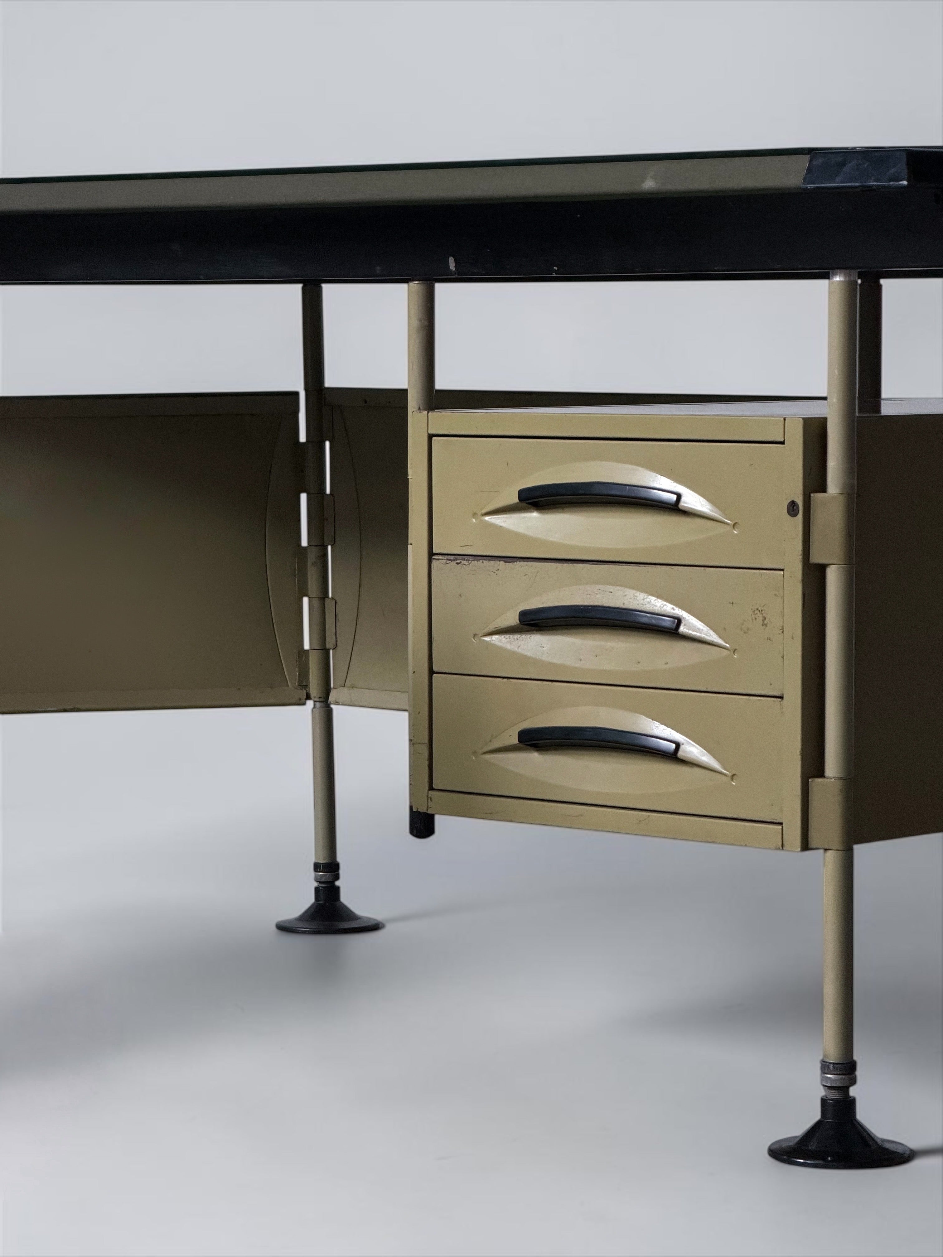 Spazio Series Directors Desk with Lamp by Studio BBPR for Olivetti, 1960