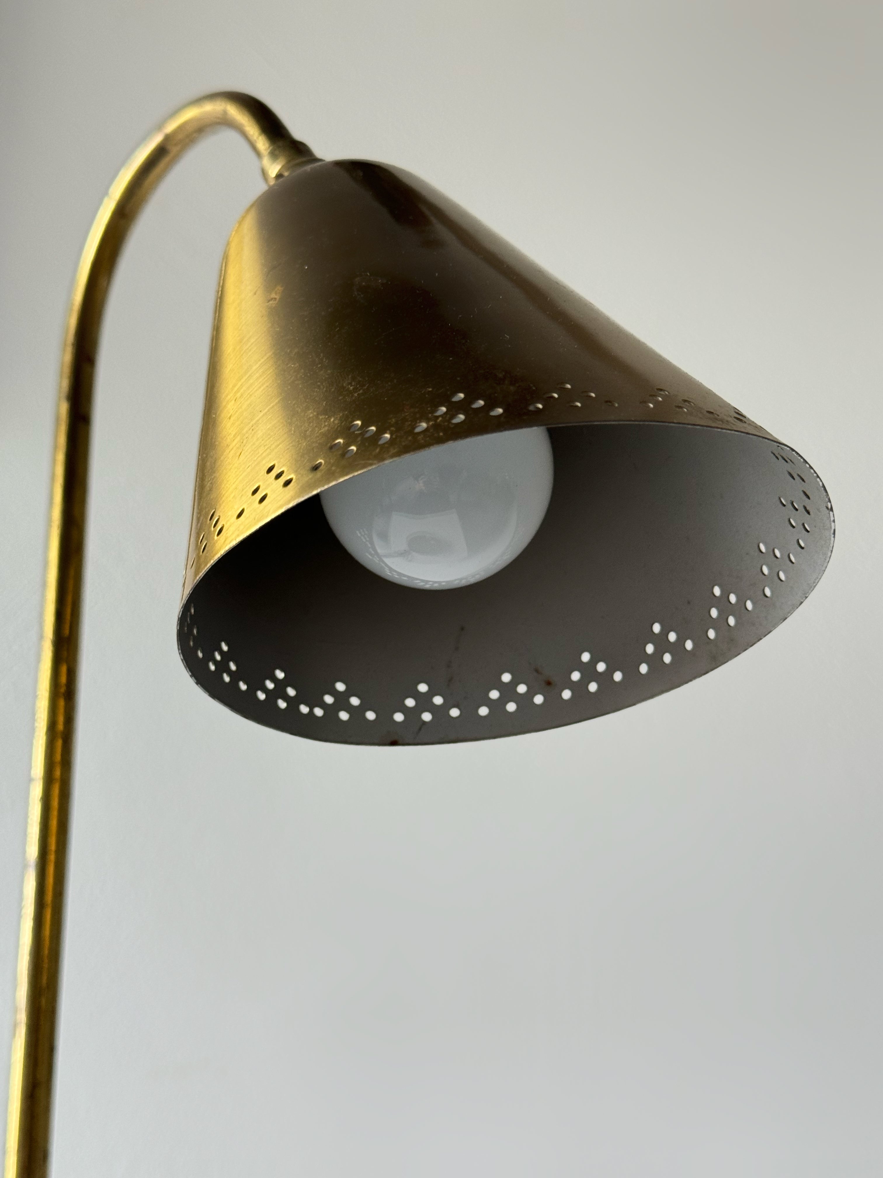 Scandinavian Desk Lamp in Brass and leather