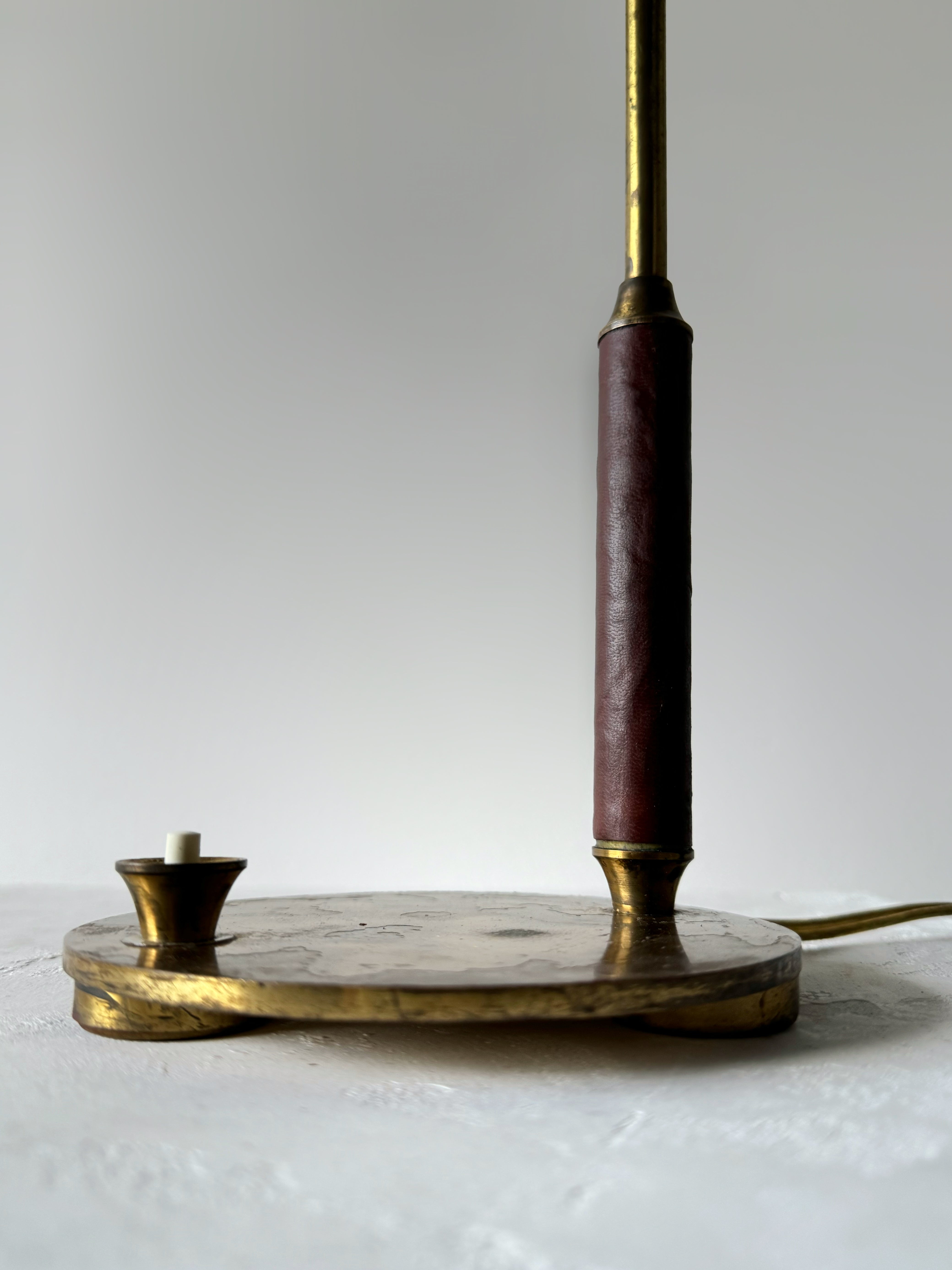 Scandinavian Desk Lamp in Brass and leather