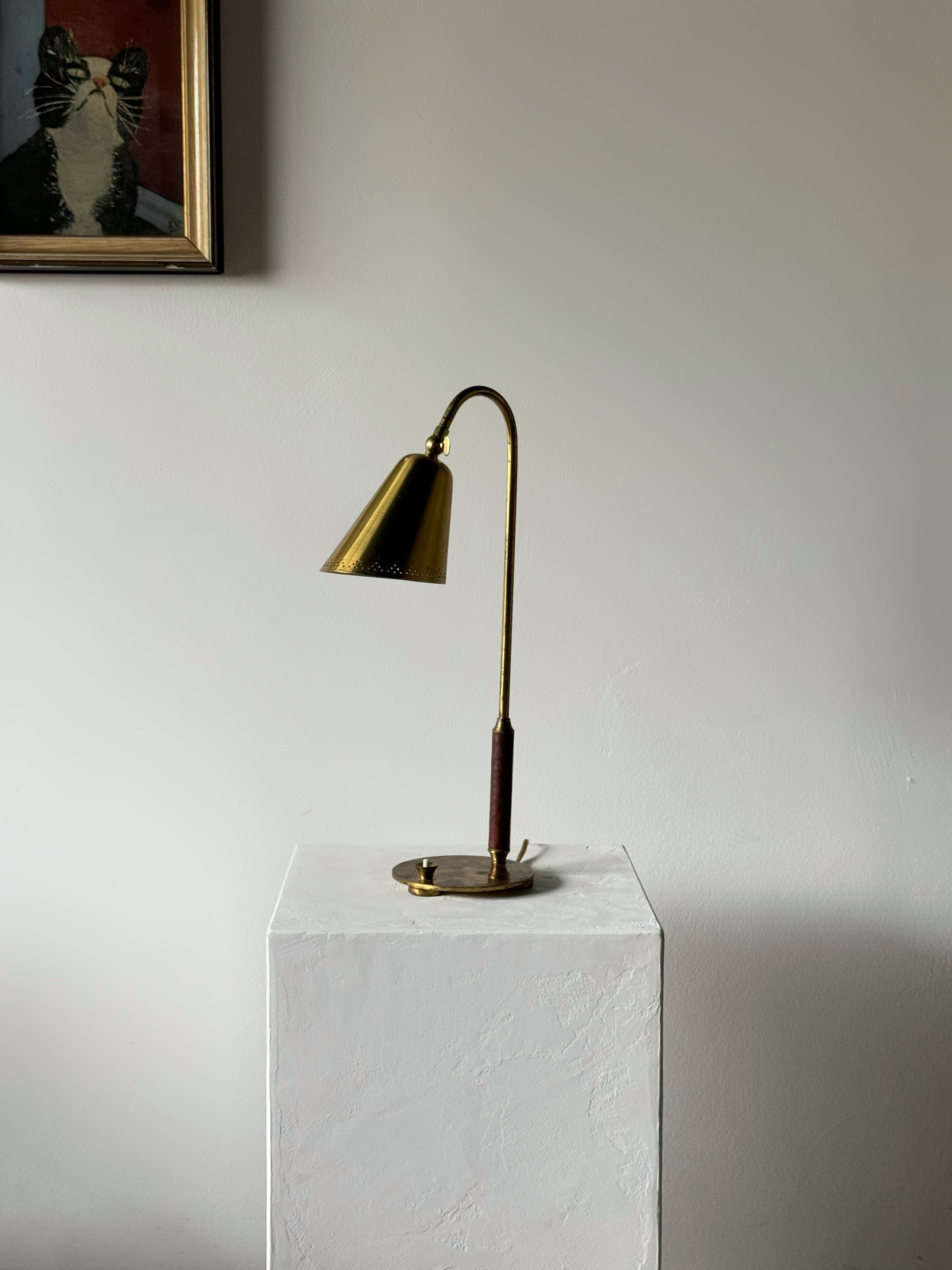 Scandinavian Desk Lamp in Brass and leather