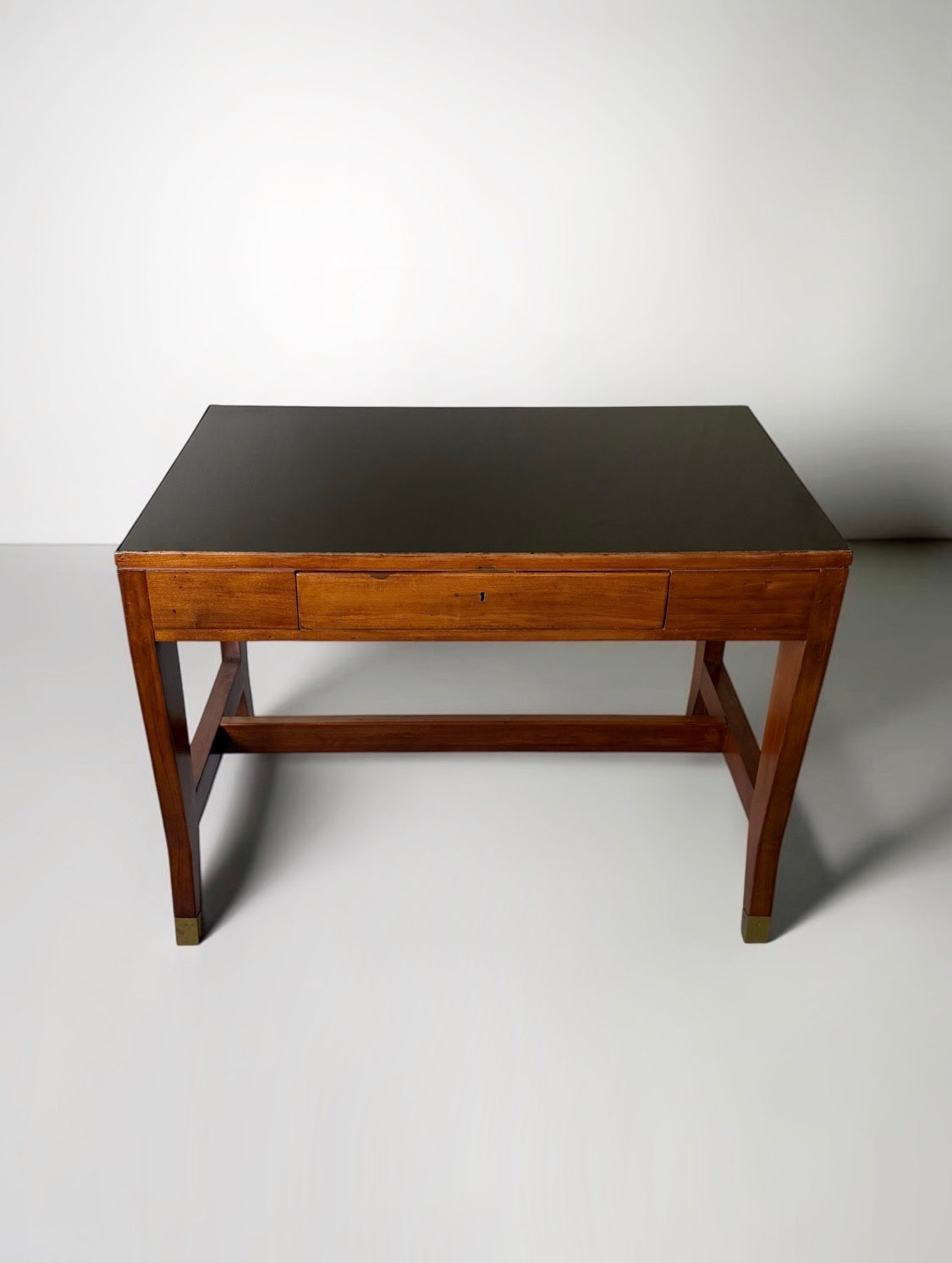 Desk in Walnut and Glass with Brass by Gio Ponti for BNL, Italy 1950s　　