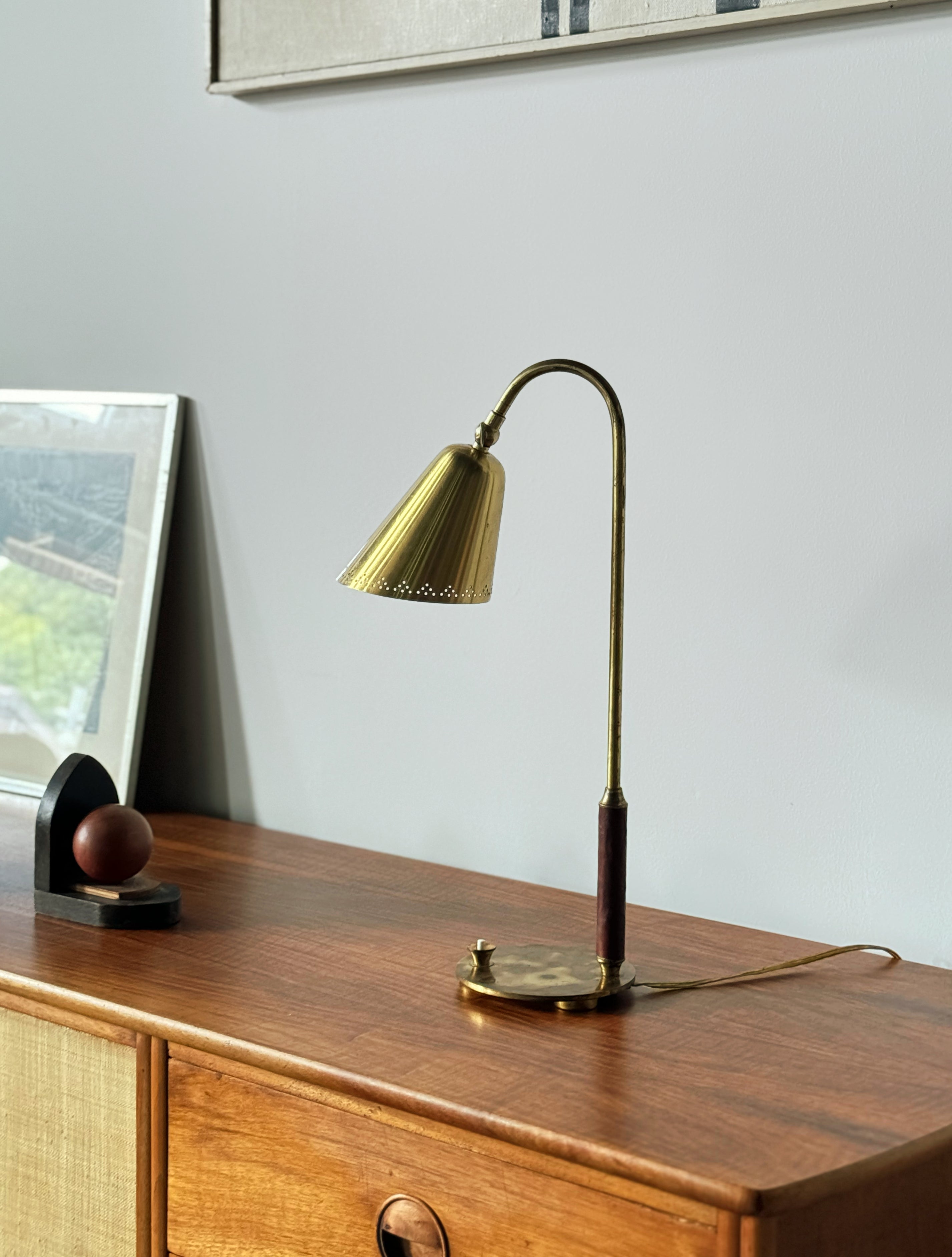 Scandinavian Desk Lamp in Brass and leather