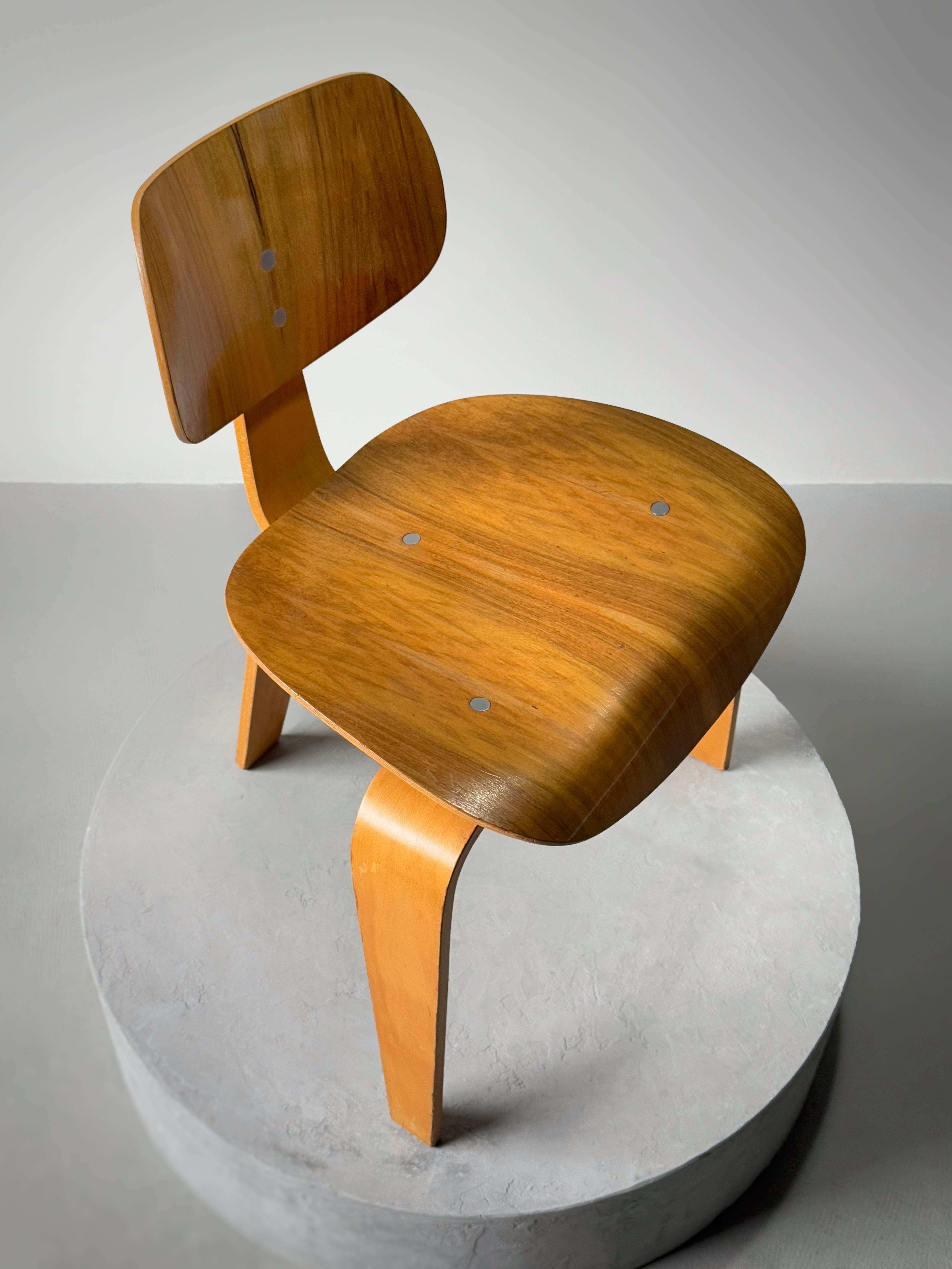 SE42 Three-legged chair by Egon Eiermann